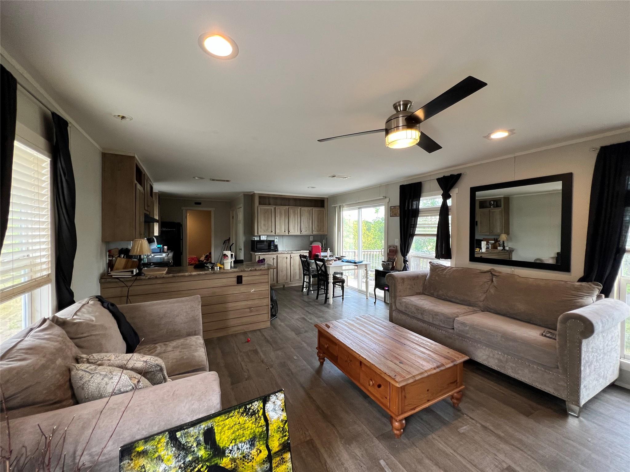137 2nd Ave, Taylor, TX 76574