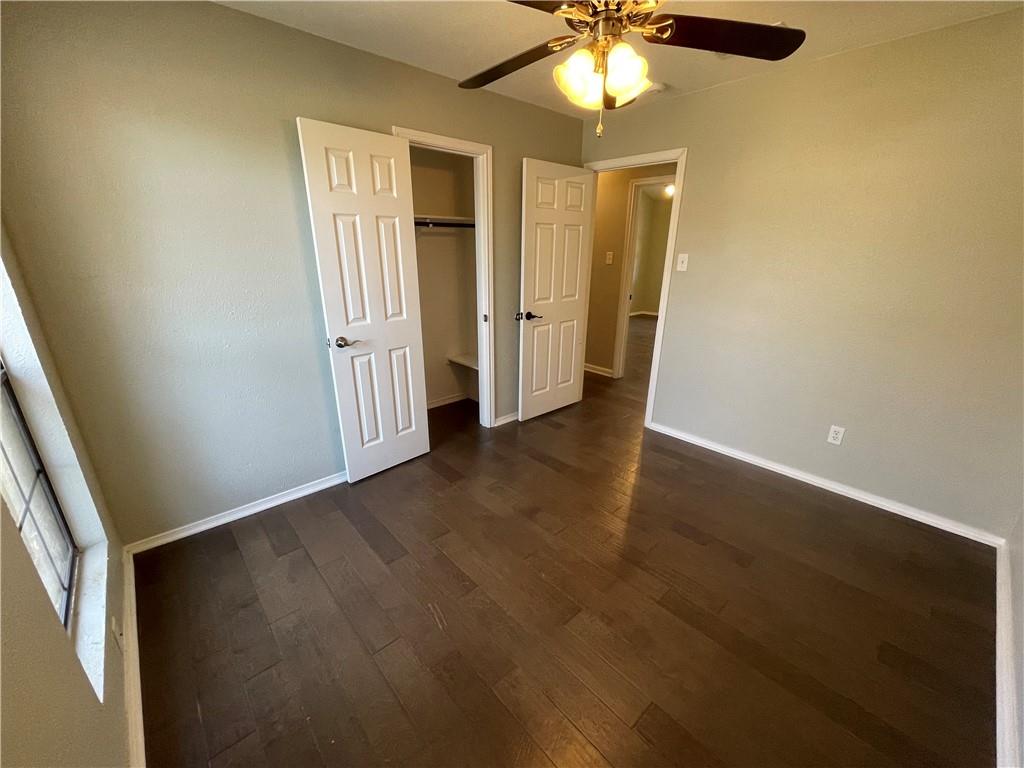 2002 Holly Springs Dr, Taylor, TX 76574