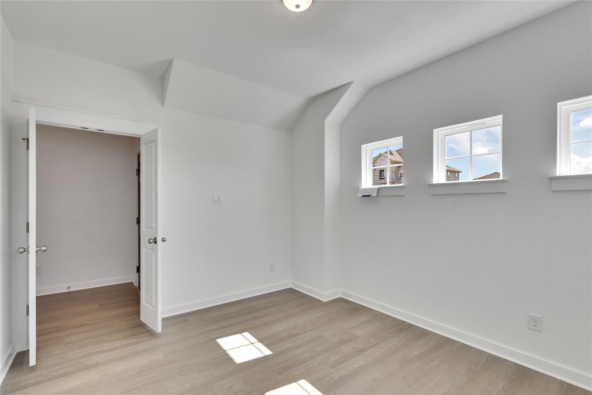 245 Seattle Slew Dr, Jarrell, TX 76537