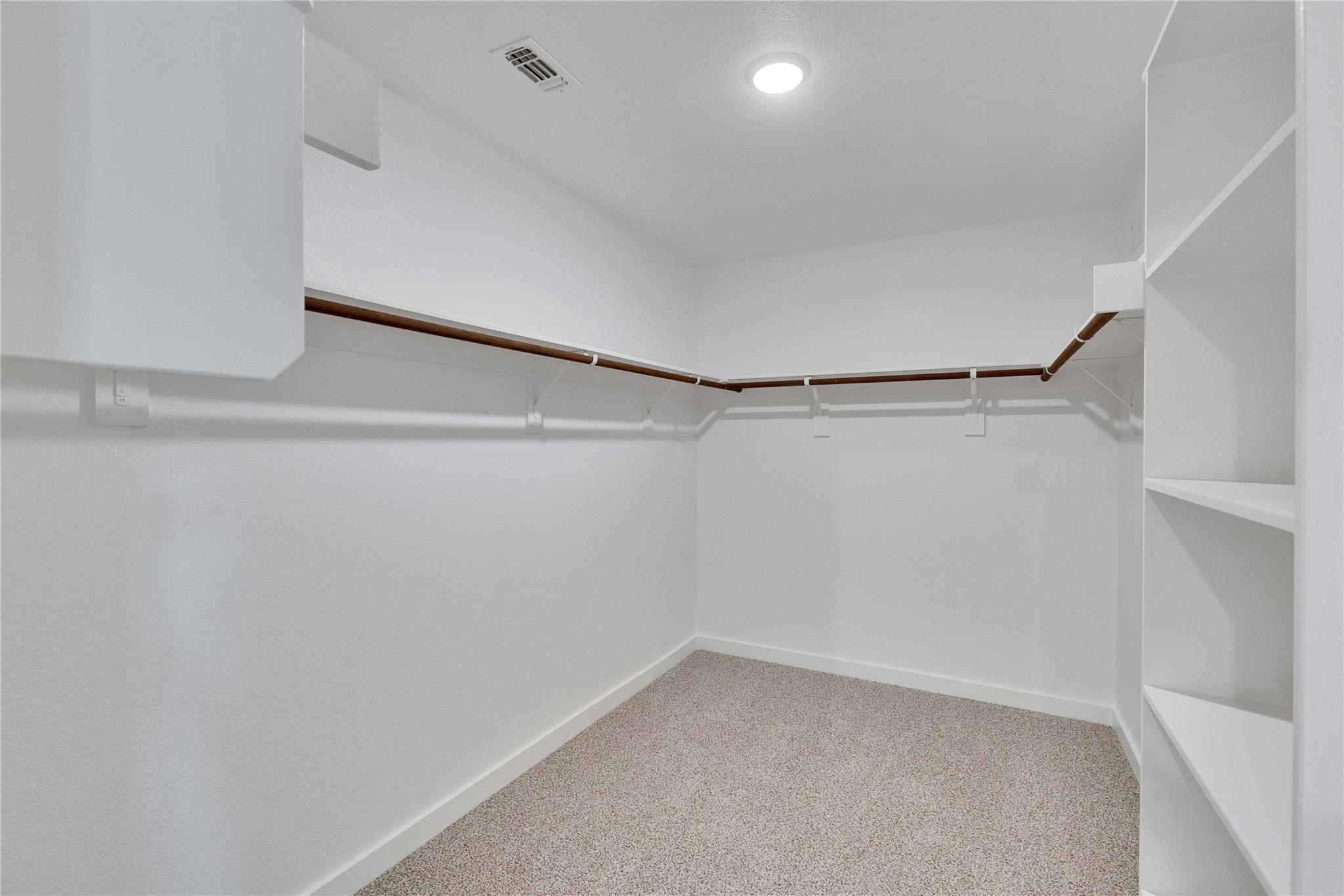 245 Seattle Slew Dr, Jarrell, TX 76537