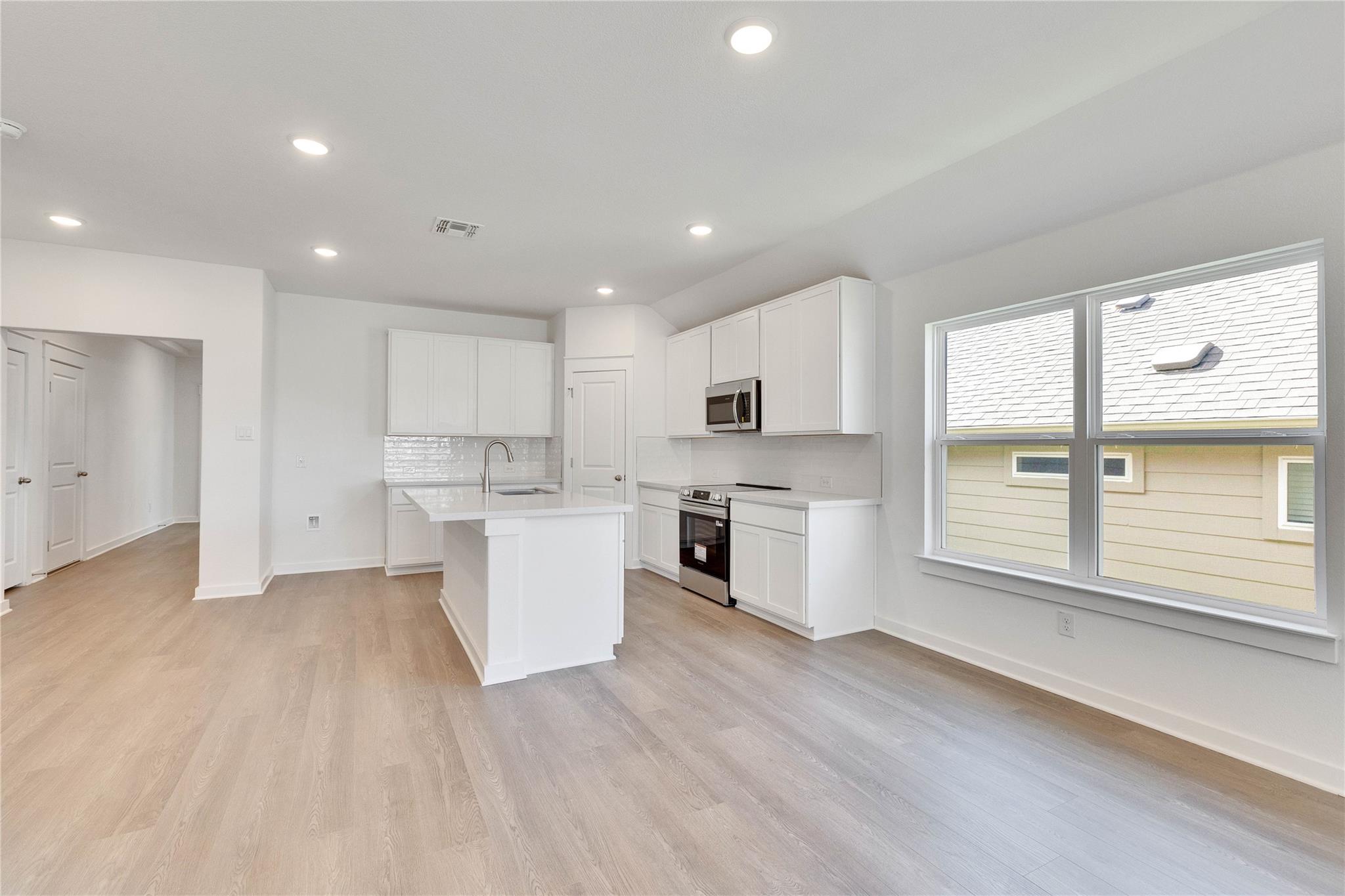 245 Seattle Slew Dr, Jarrell, TX 76537