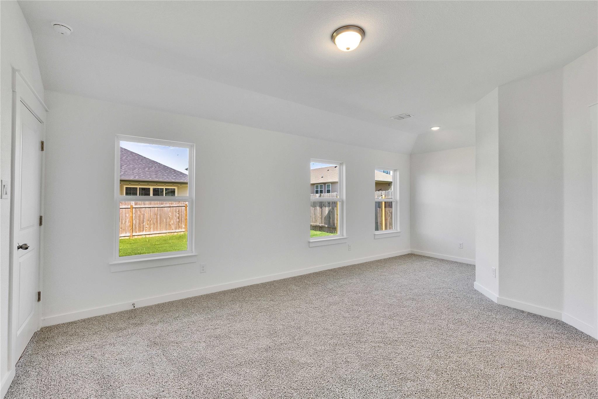 245 Seattle Slew Dr, Jarrell, TX 76537