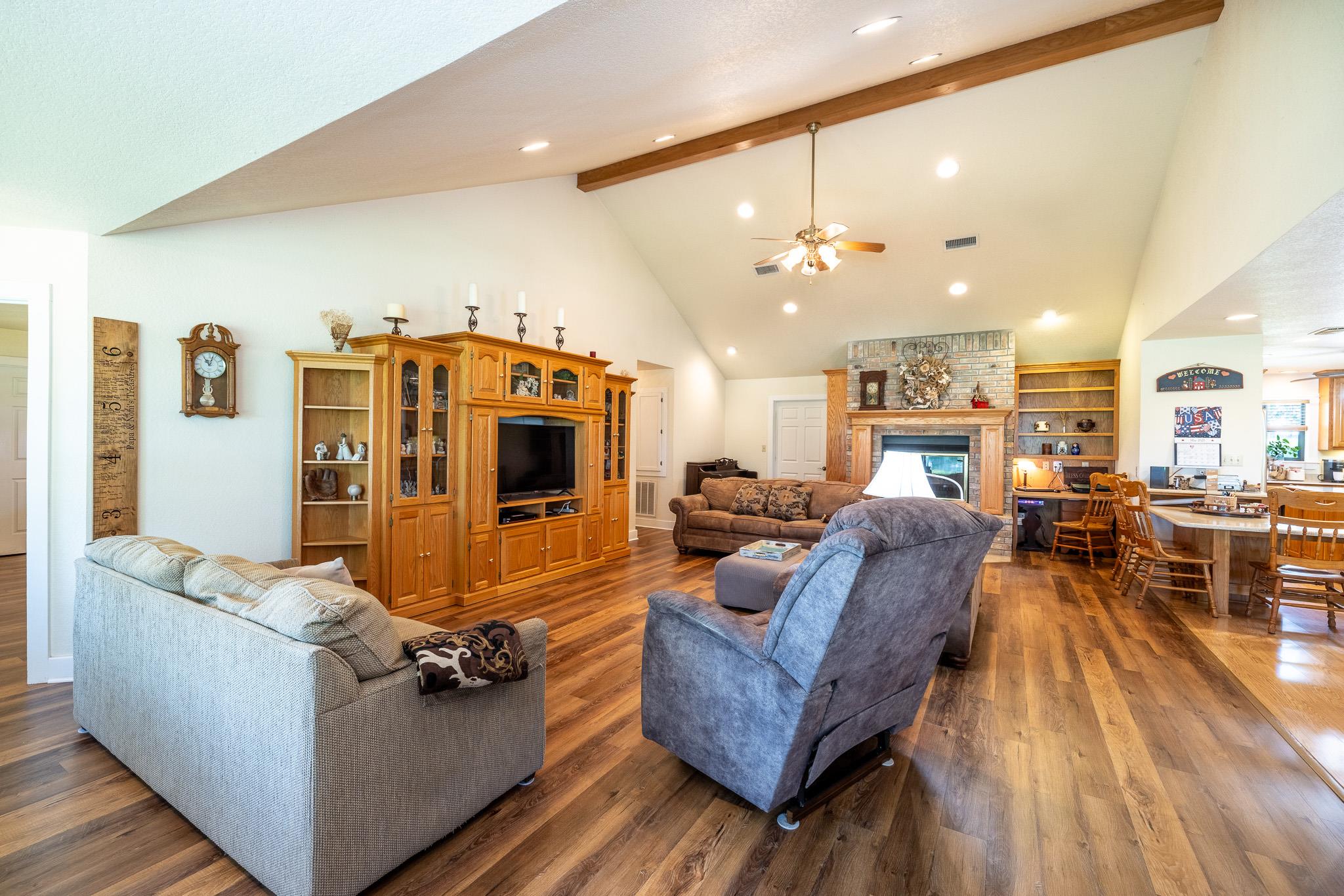 6589 State Highway 304, Harwood, TX 78632