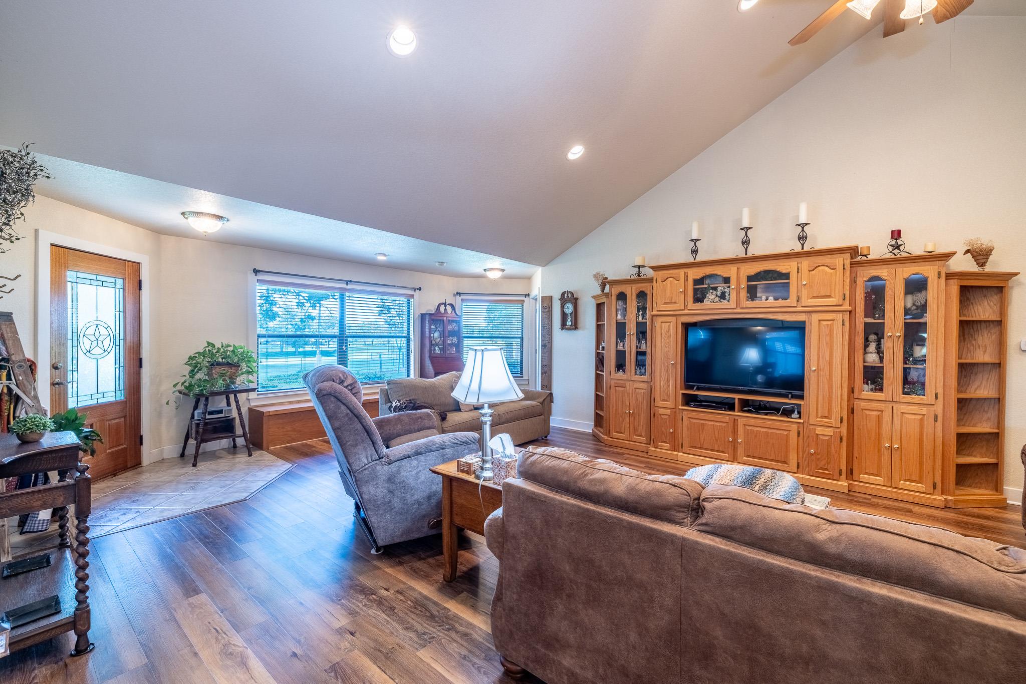 6589 State Highway 304, Harwood, TX 78632