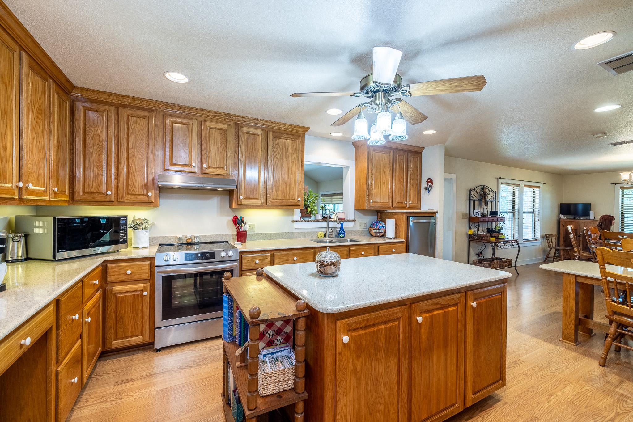 6589 State Highway 304, Harwood, TX 78632