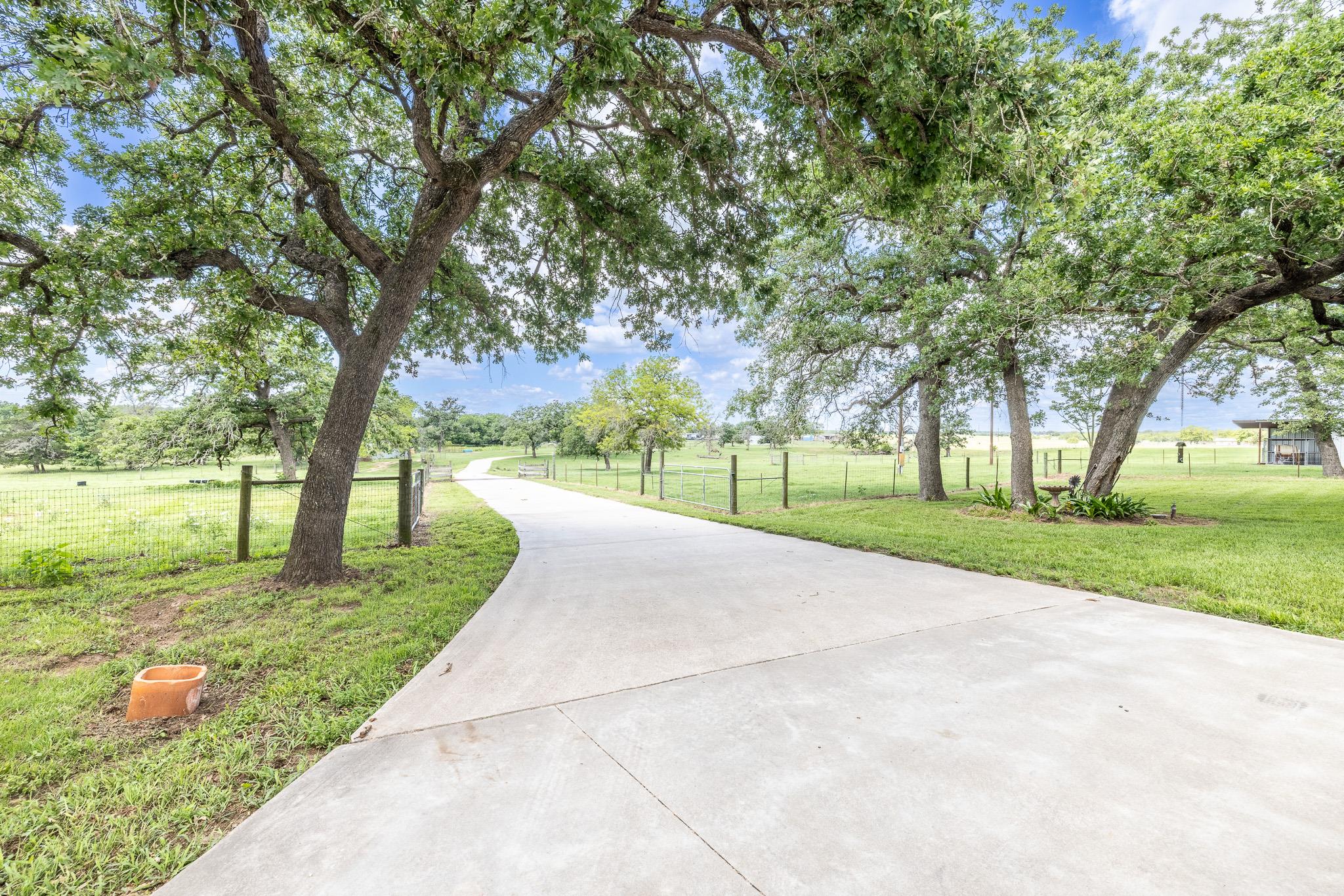 6589 State Highway 304, Harwood, TX 78632