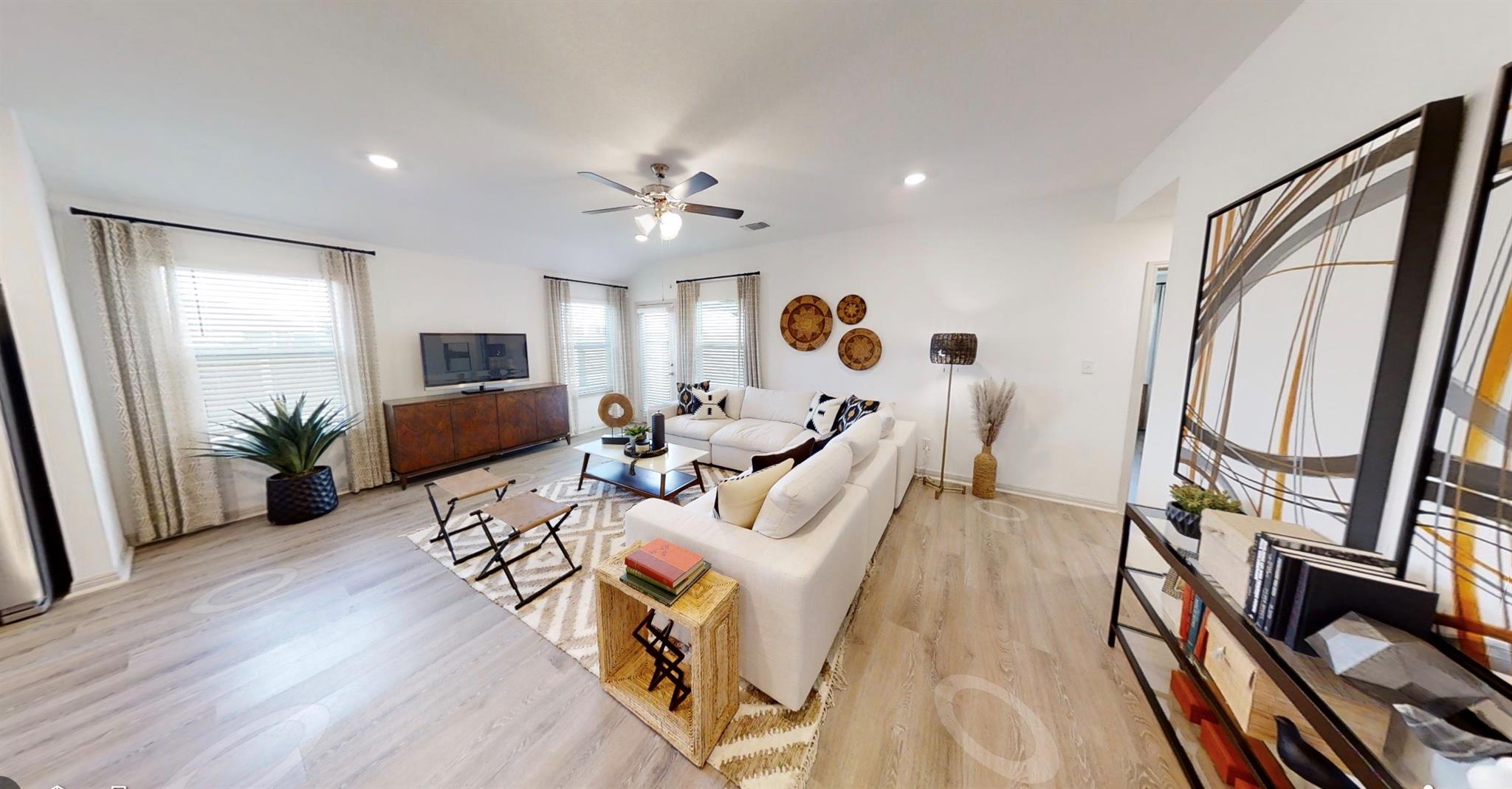 225 Fort Clark Springs Dr, Hutto, TX 78634