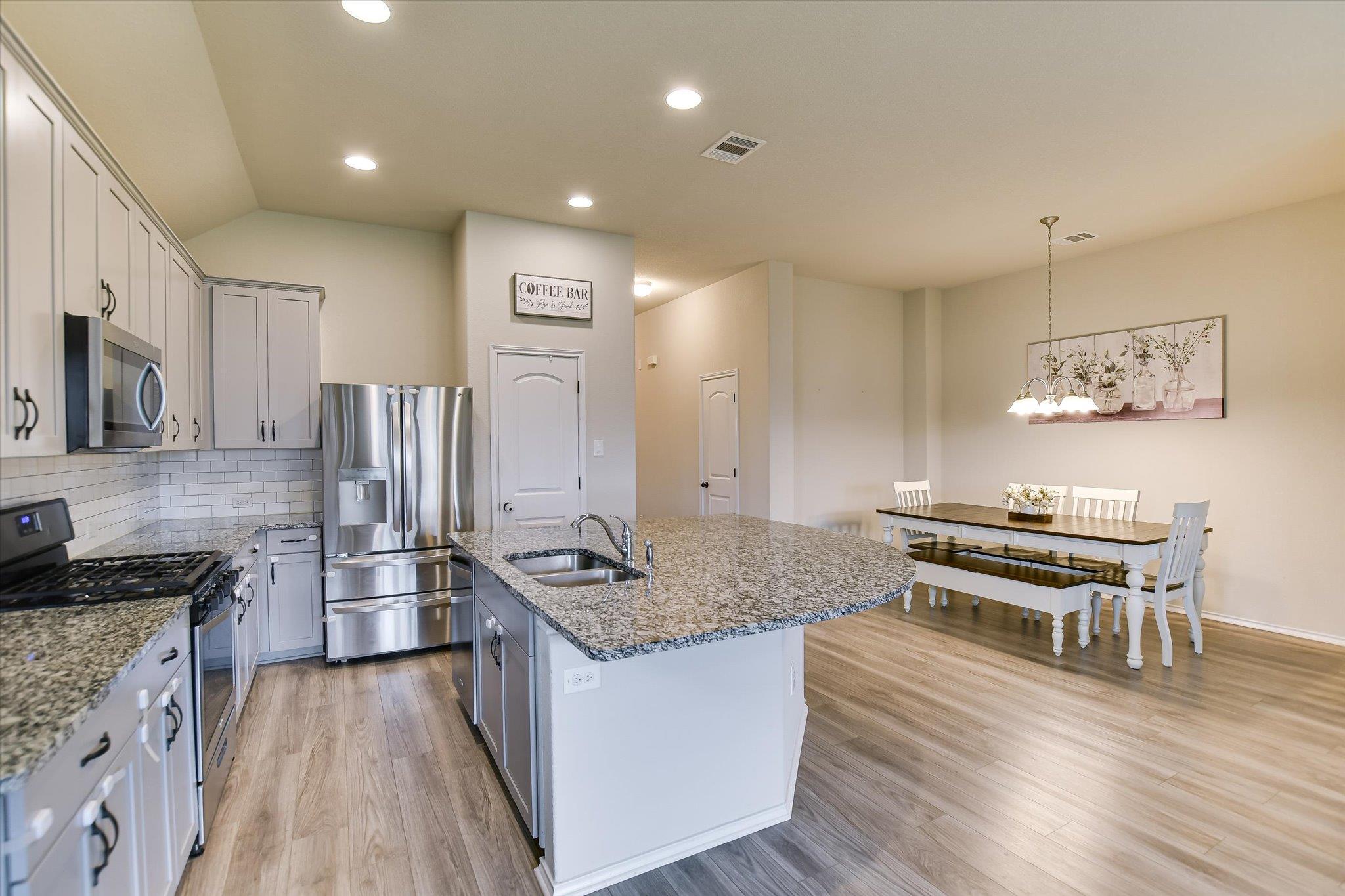 100 Rebel Red Cv, Liberty Hill, TX 78642