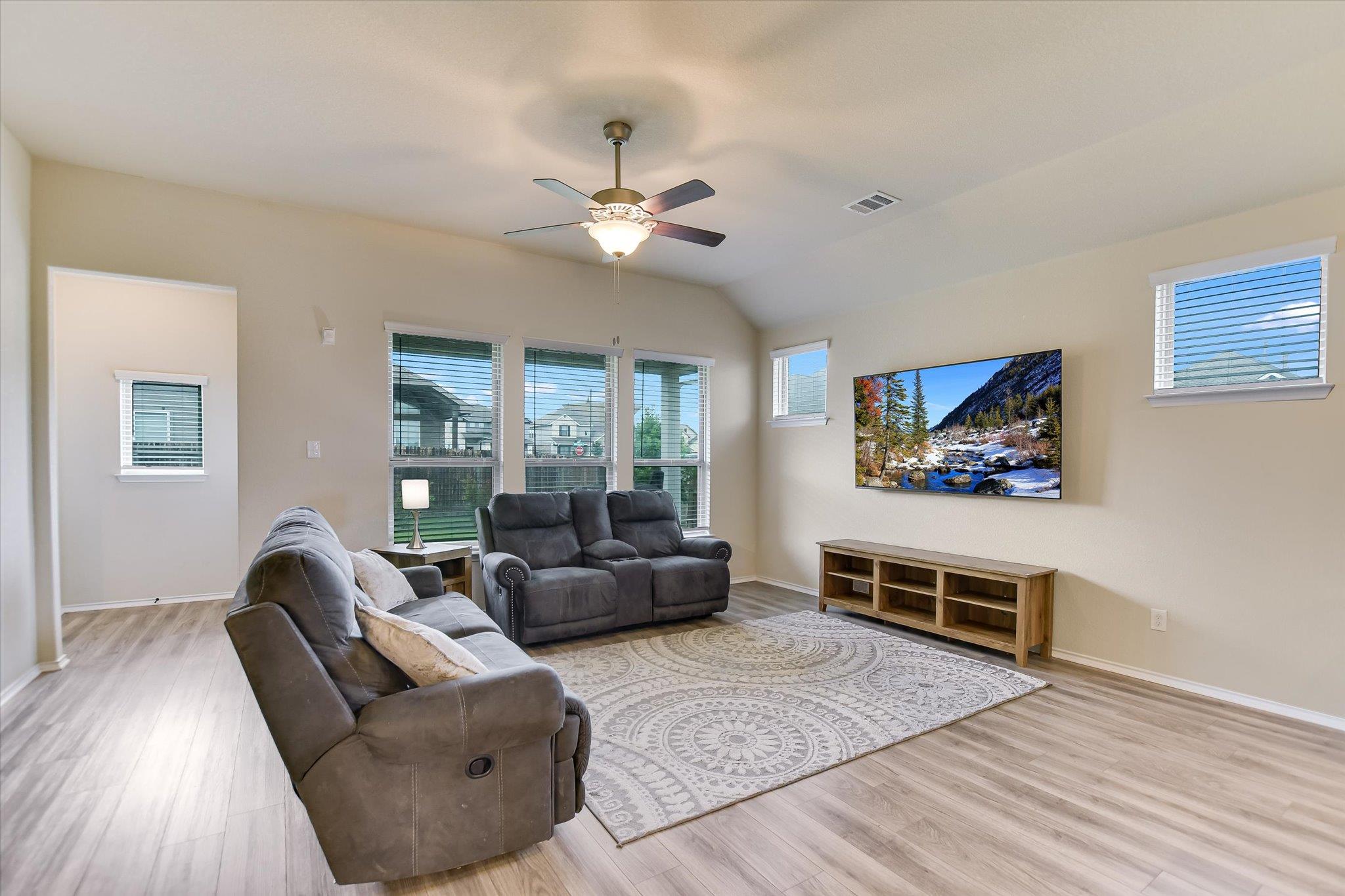 100 Rebel Red Cv, Liberty Hill, TX 78642