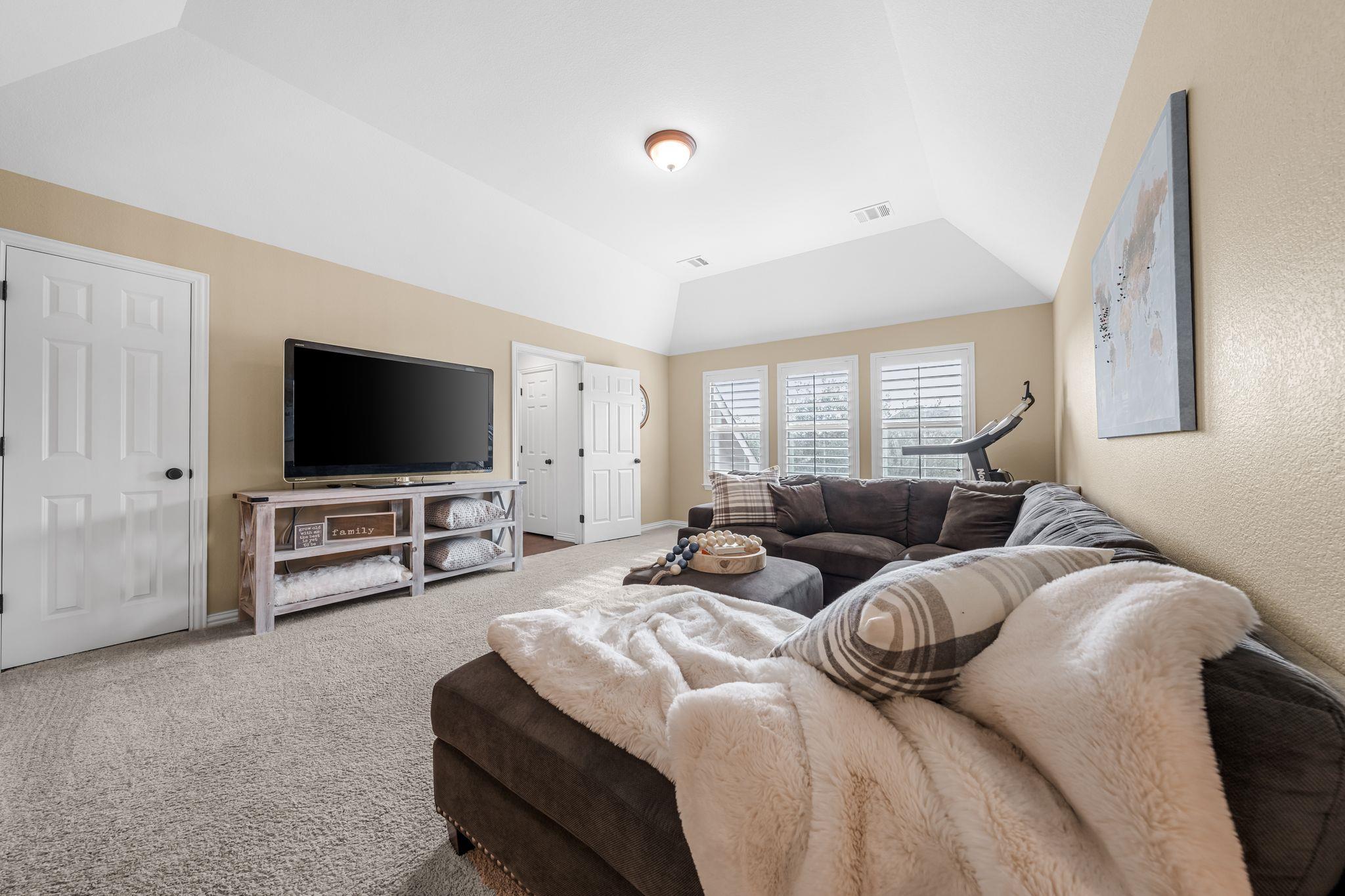 285 Sand Hills Ln, Austin, TX 78737