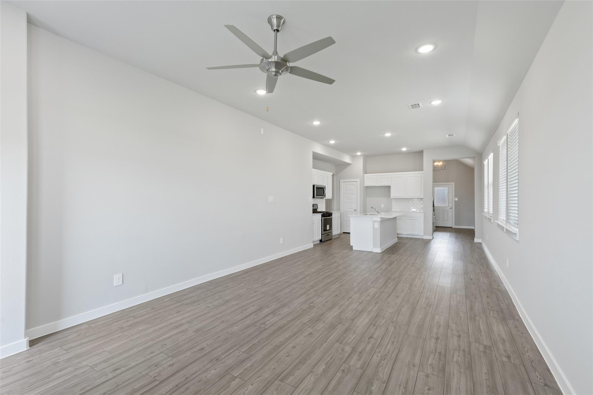 288 Bendecido Loop, Elgin, TX 78621