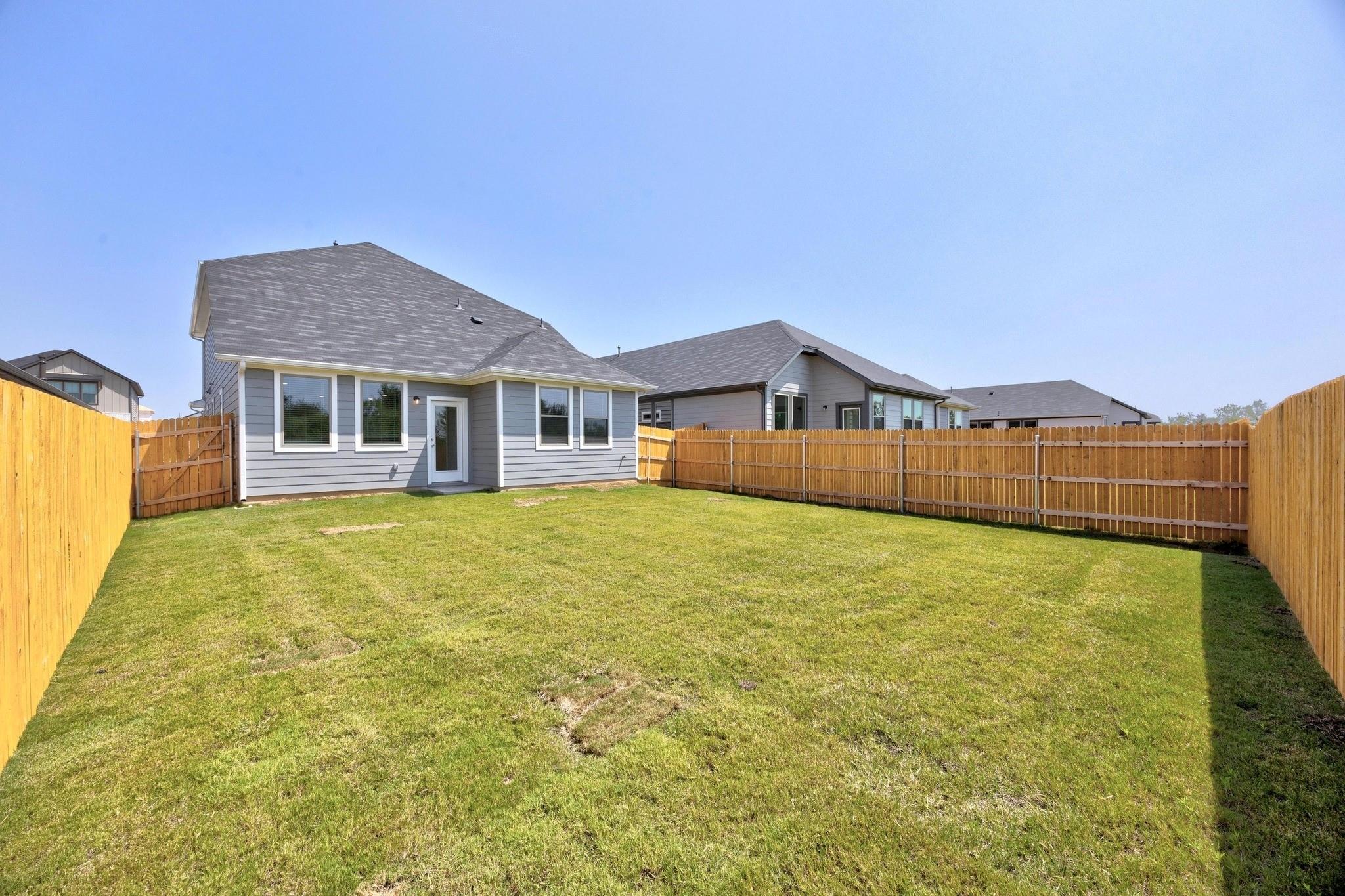 282 Bendecido Loop, Elgin, TX 78621