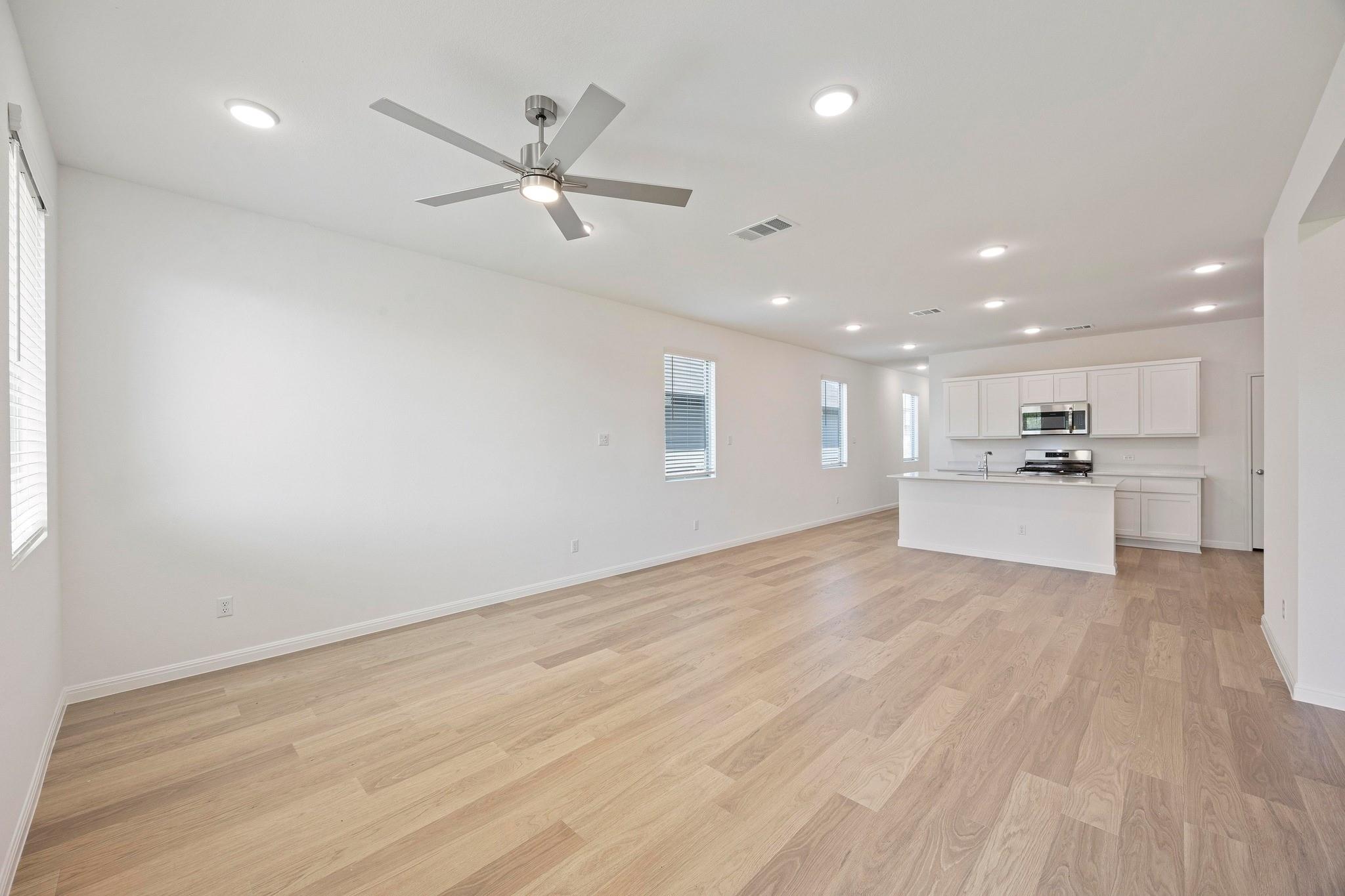 282 Bendecido Loop, Elgin, TX 78621