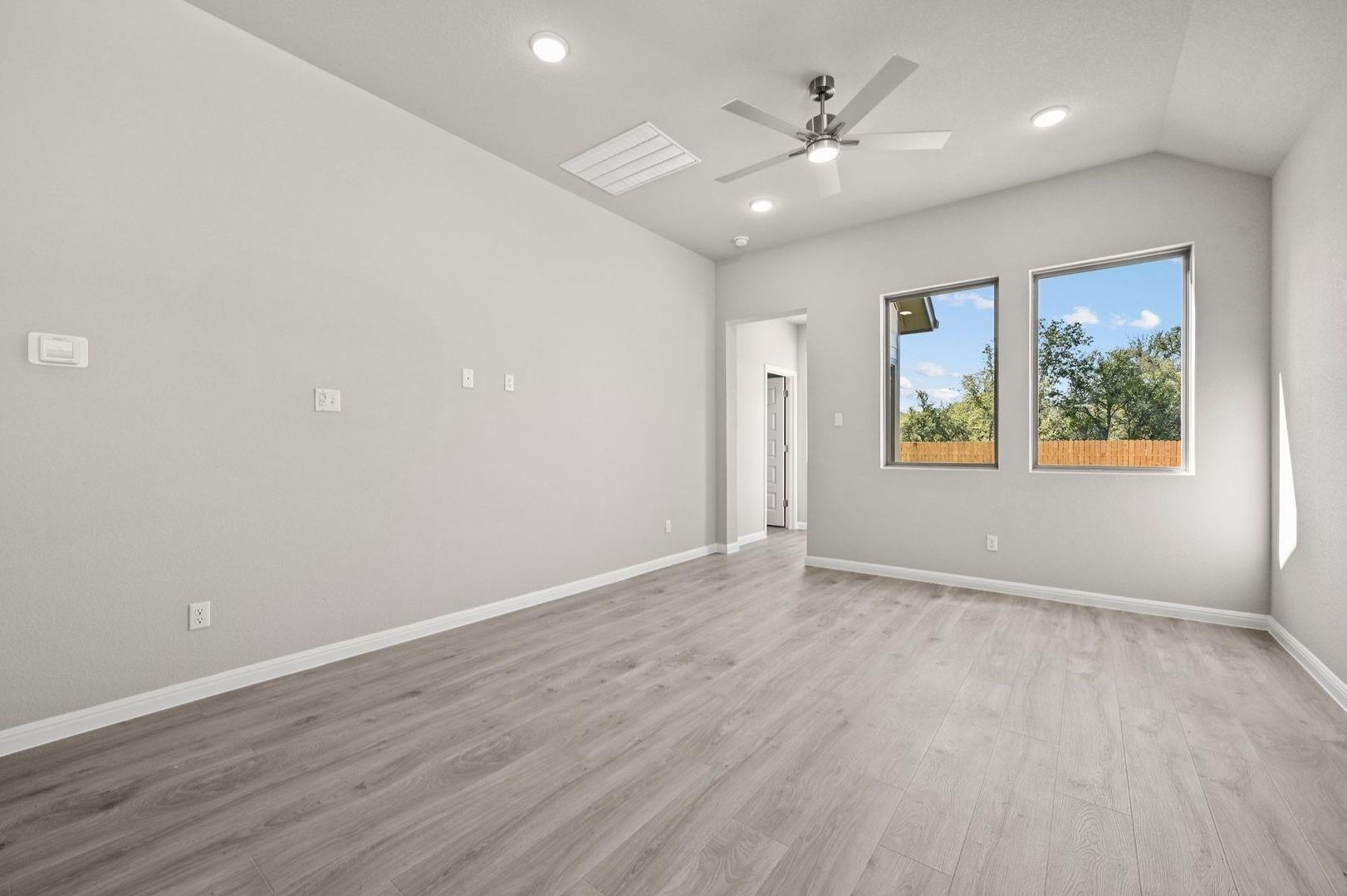 294 Bendecido Loop, Elgin, TX 78621