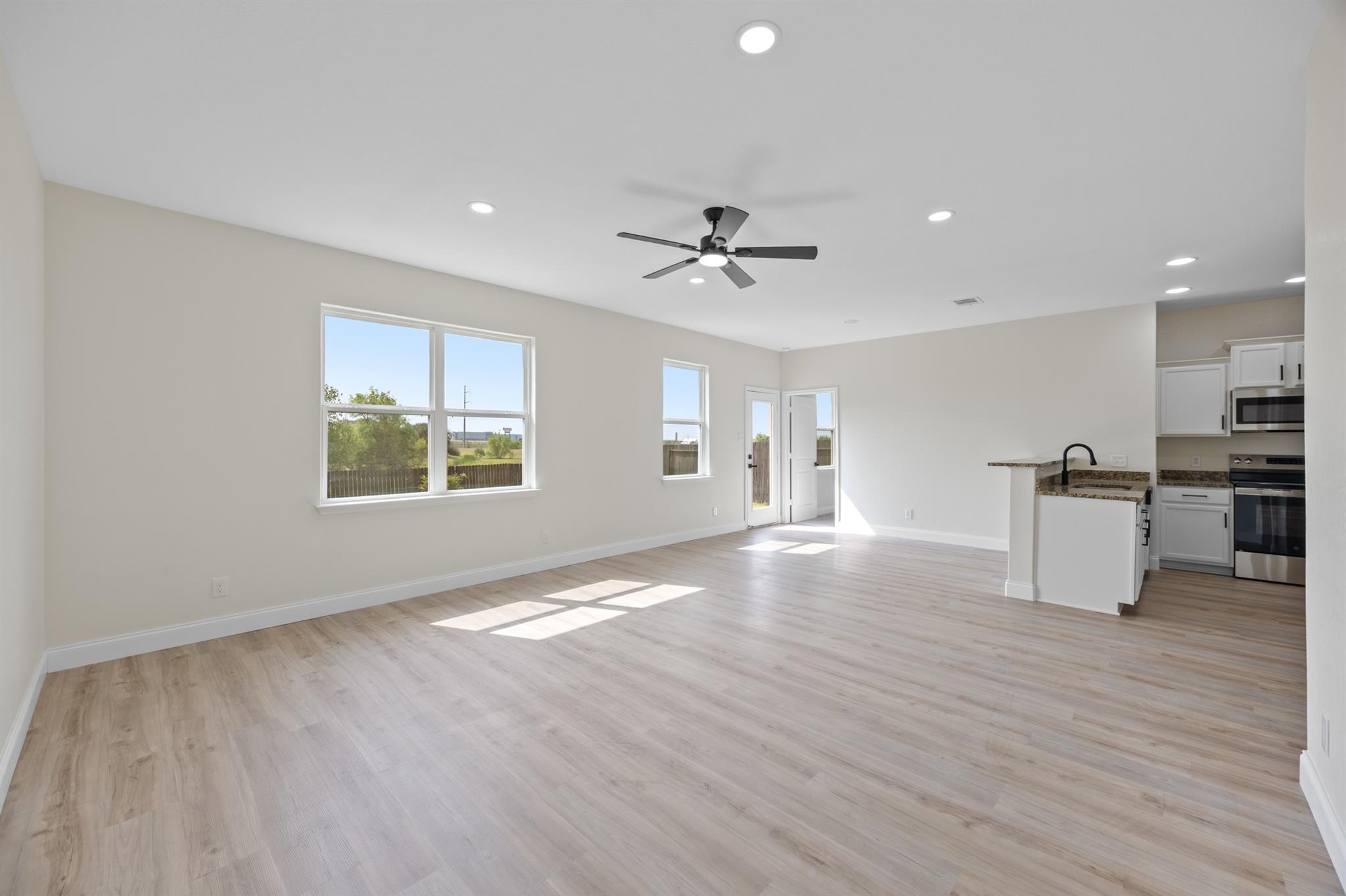 13221 Cabinet Dr, Manor, TX 78653