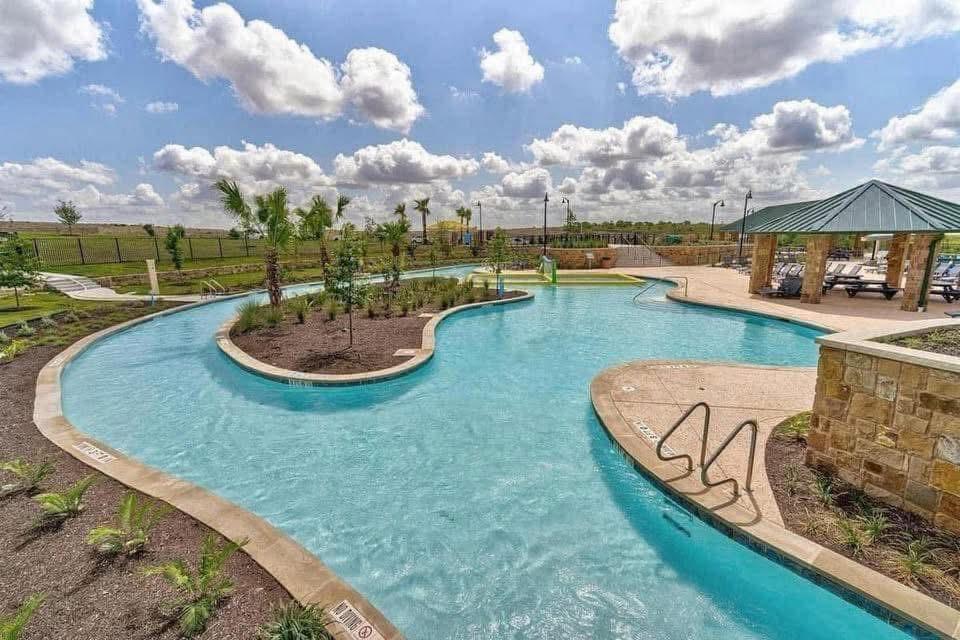 253 Beechnut Dr, Buda, TX 78610
