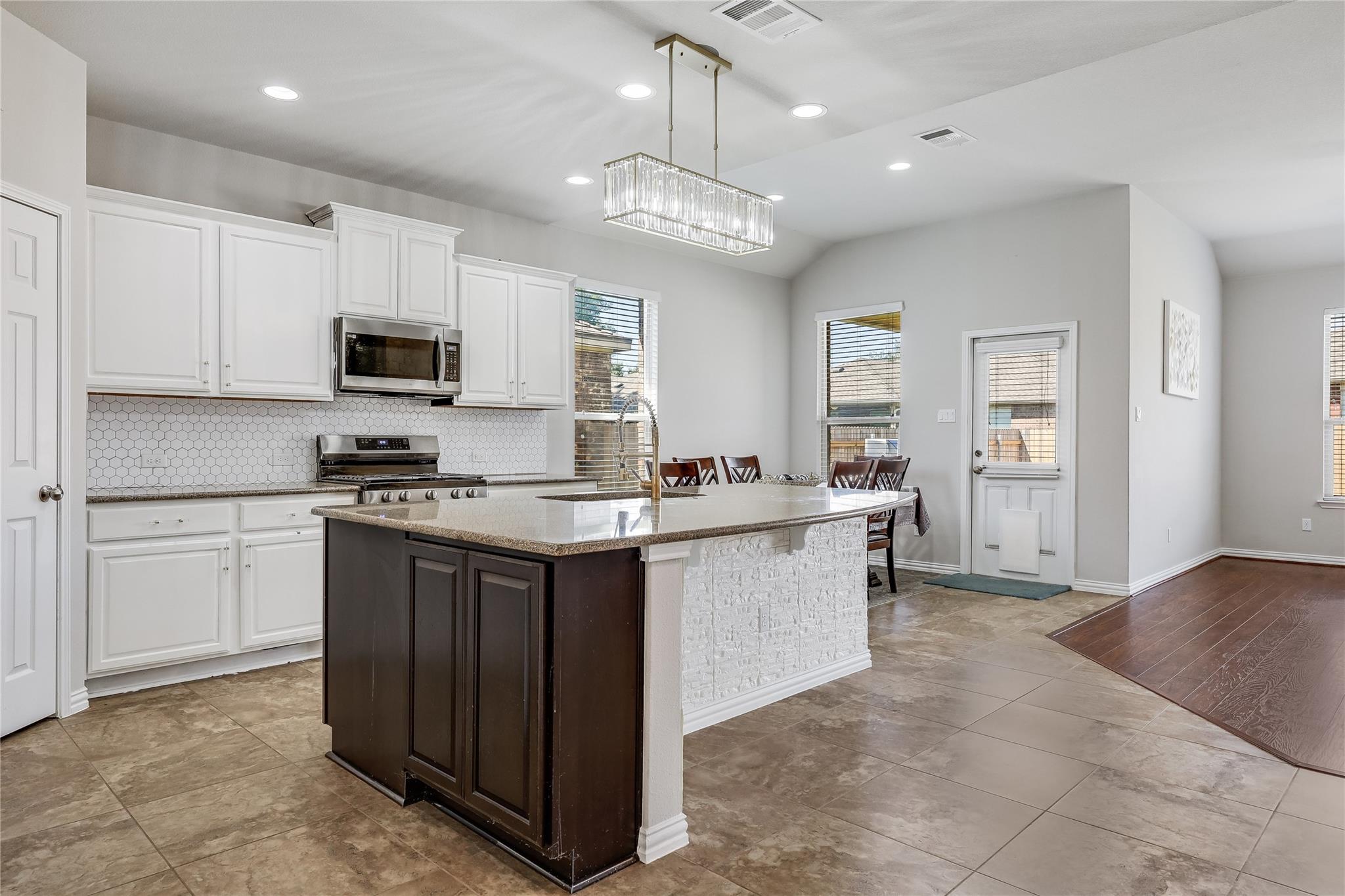 2017 Granite Springs Rd, Leander, TX 78641