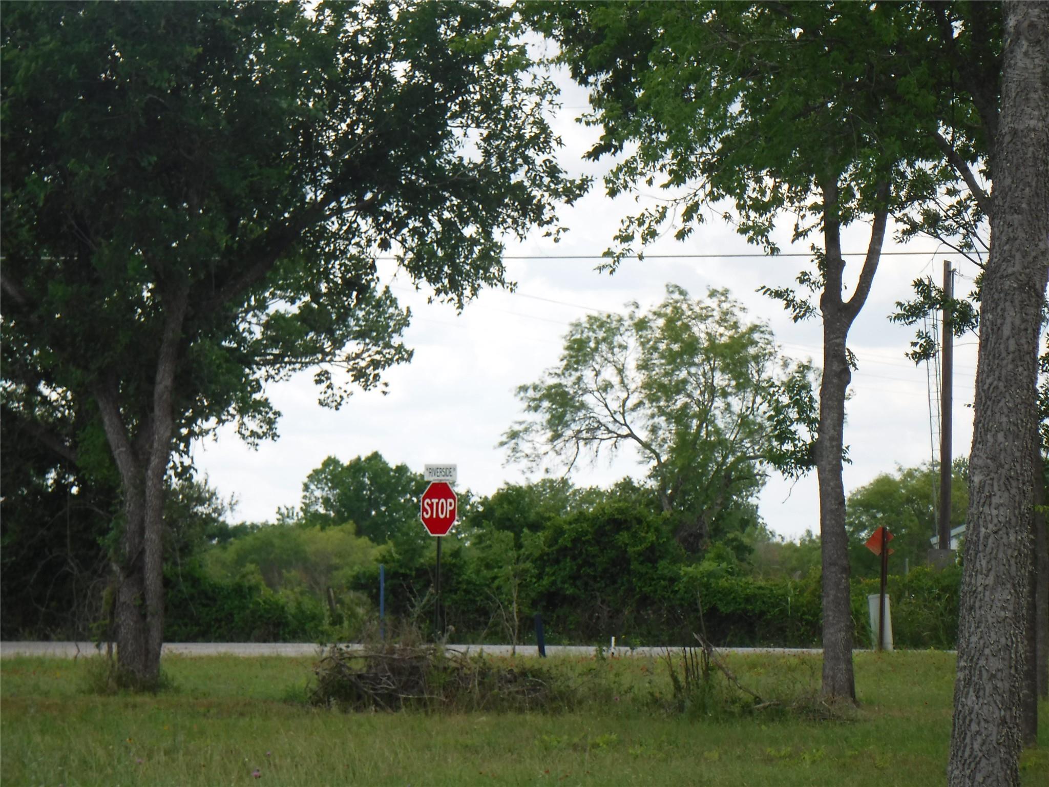 104 W Riverside Dr, Bastrop, TX 78602