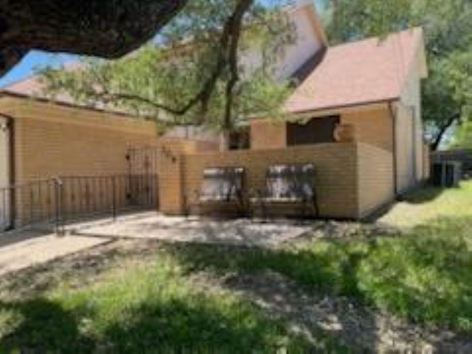 306 S Arnold St, Lampasas, TX 76550