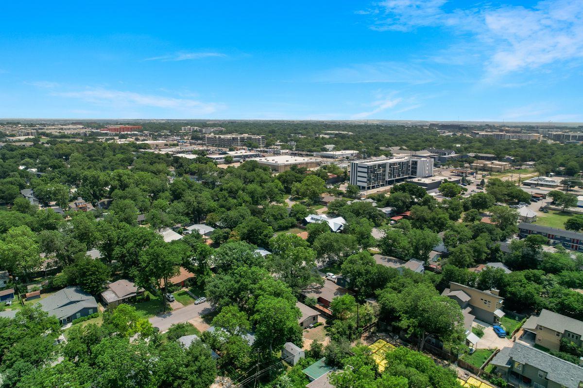 1009 Alegria Rd, Austin, TX 78757