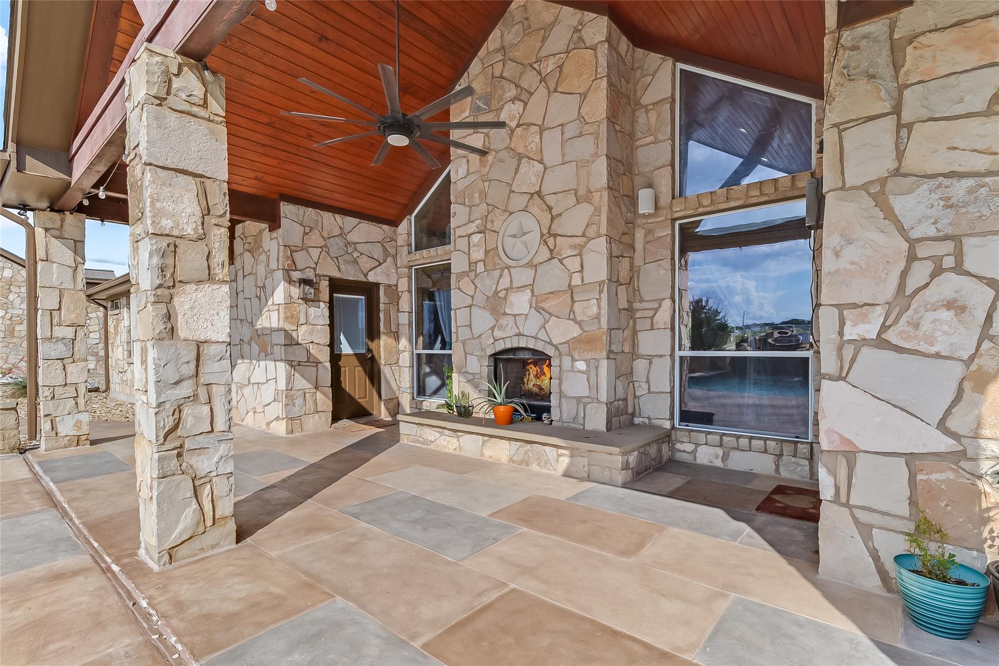 106 Deep Lake Dr, Liberty Hill, TX 78642