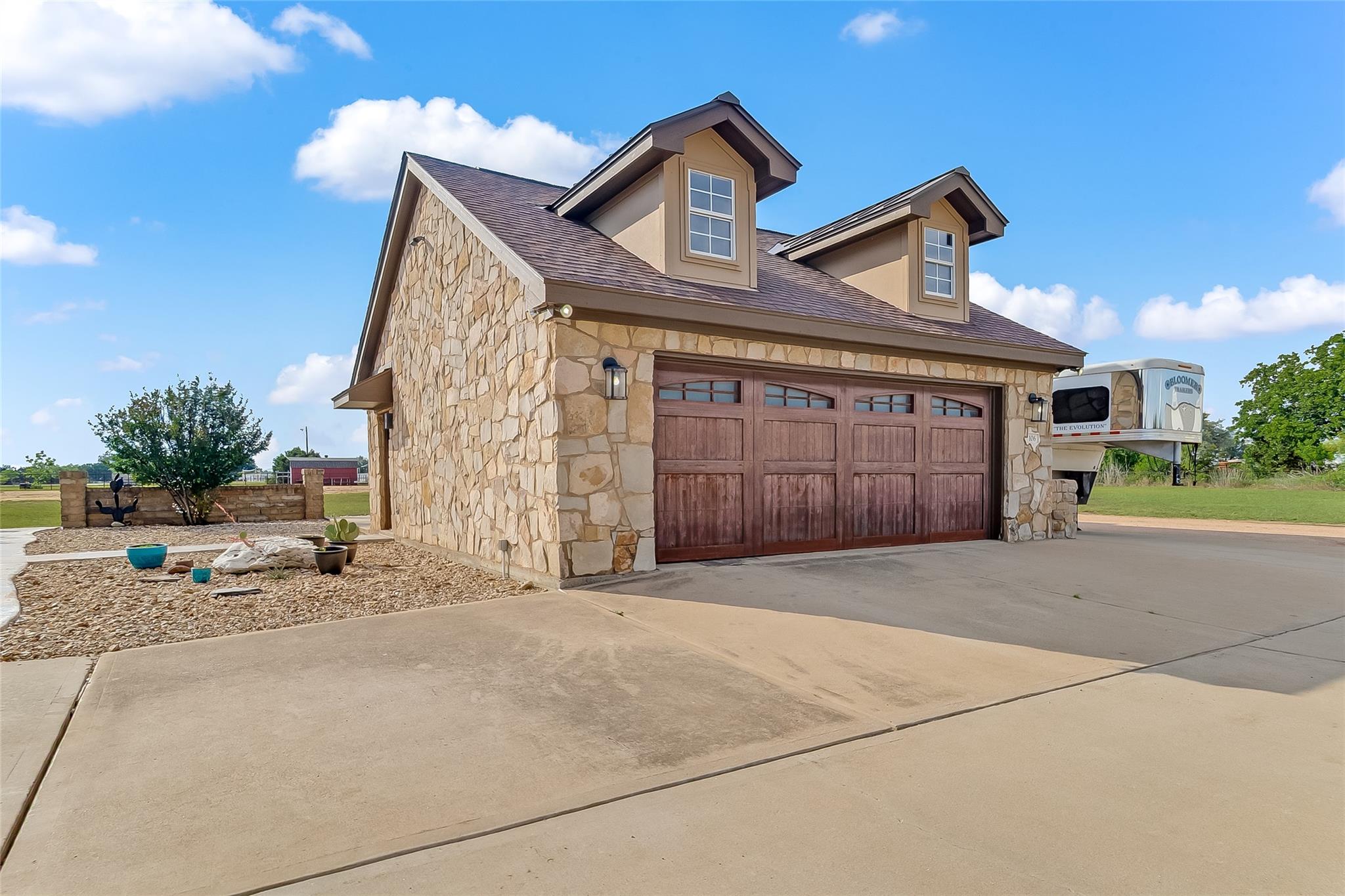 106 Deep Lake Dr, Liberty Hill, TX 78642