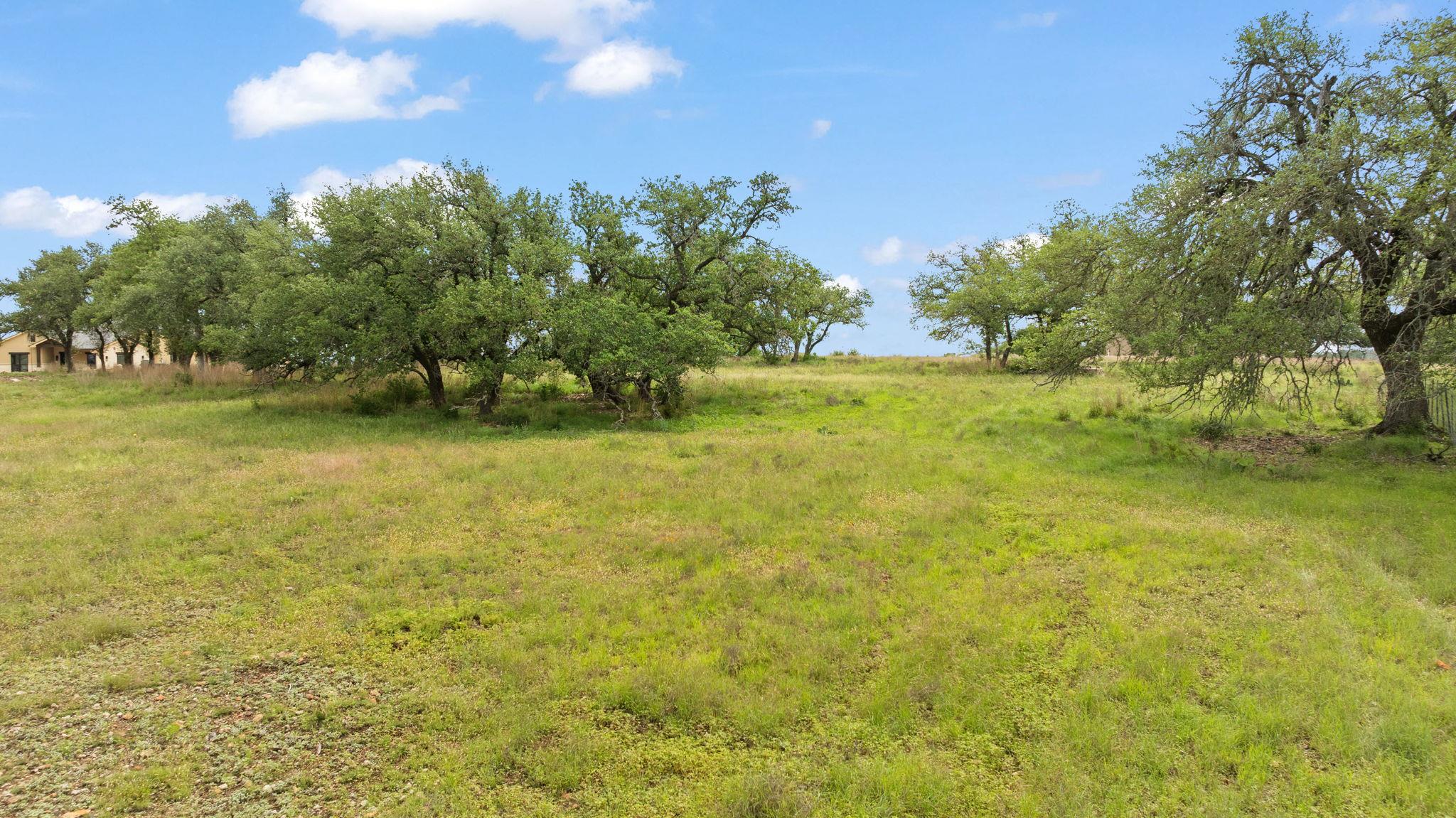 120 Trophy Oak Pt, Fredericksburg, TX 78624