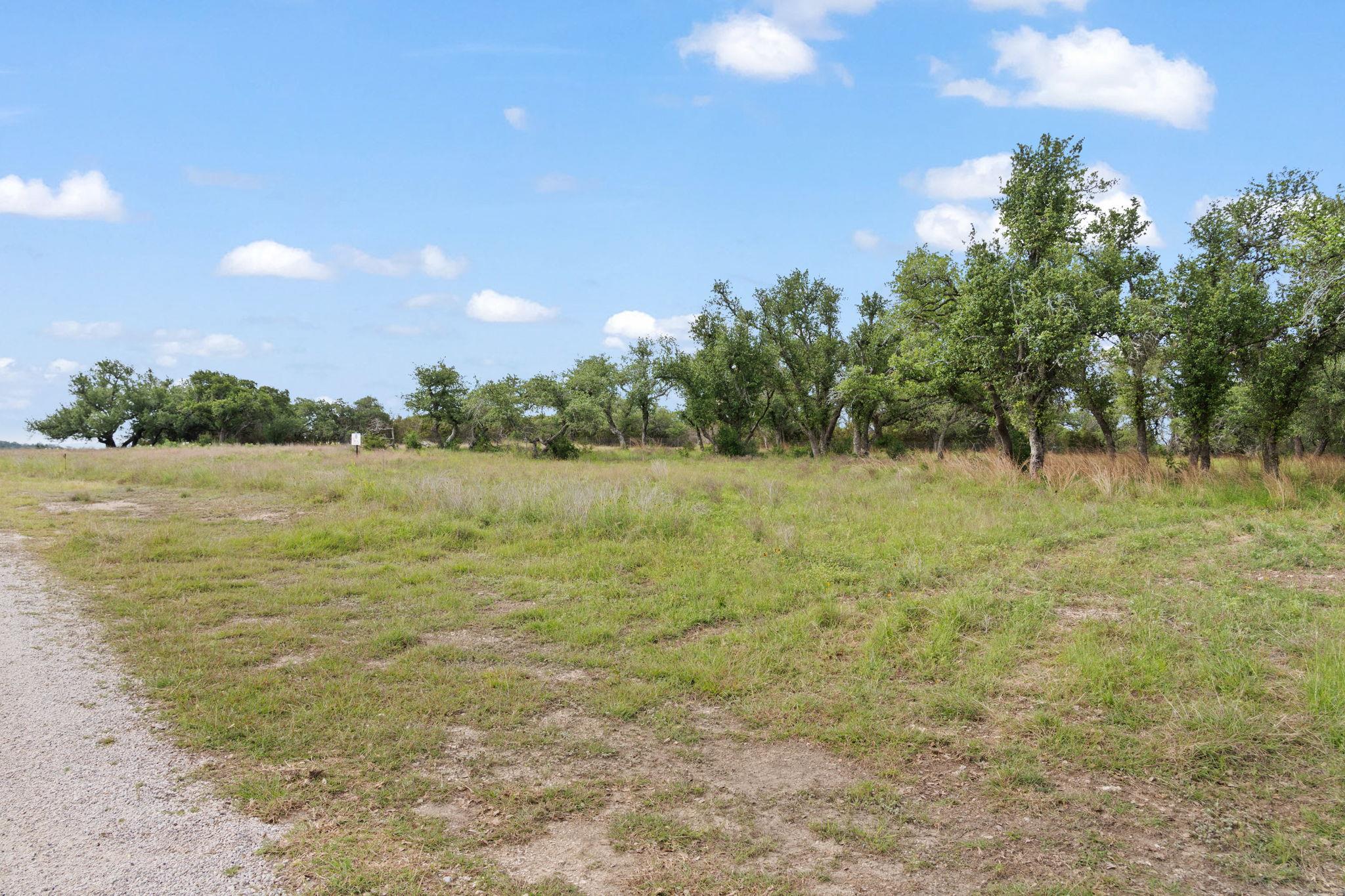 120 Trophy Oak Pt, Fredericksburg, TX 78624