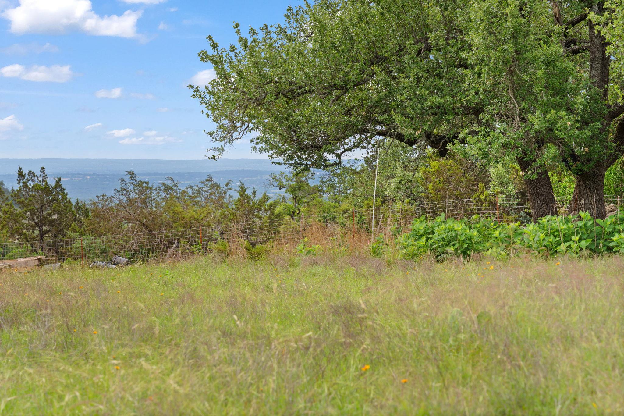 120 Trophy Oak Pt, Fredericksburg, TX 78624