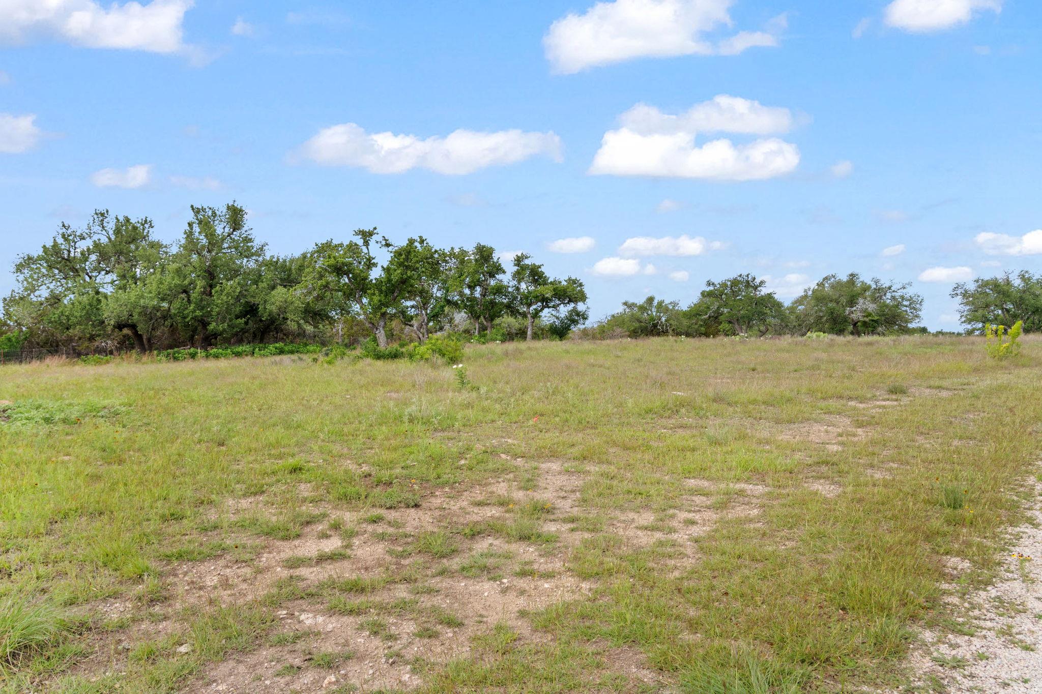 120 Trophy Oak Pt, Fredericksburg, TX 78624