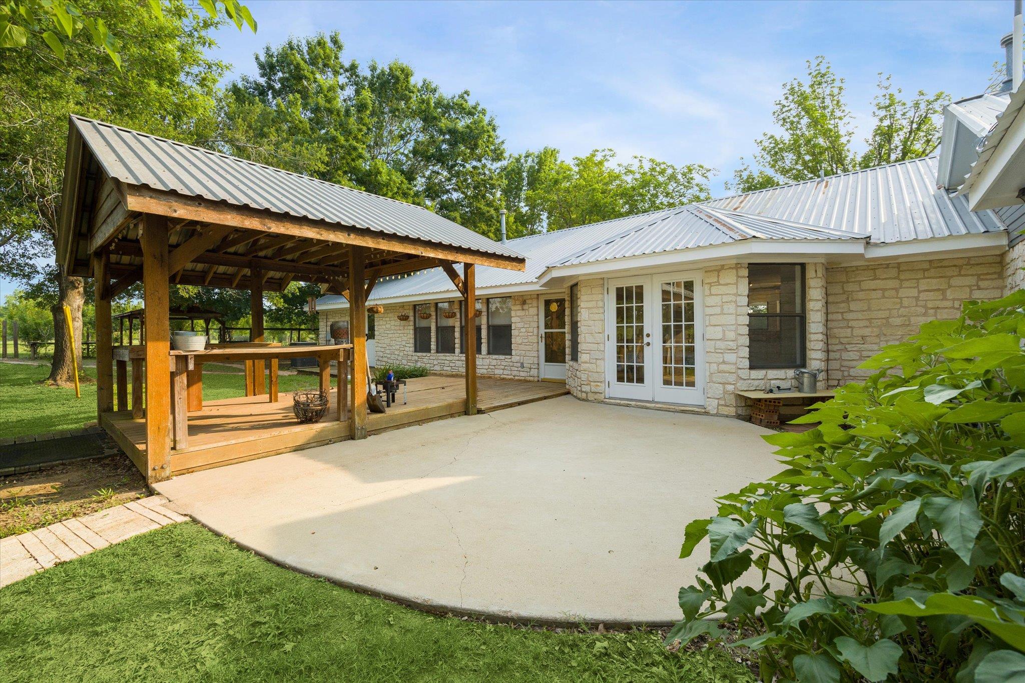 4451 County Road 467, Elgin, TX 78621