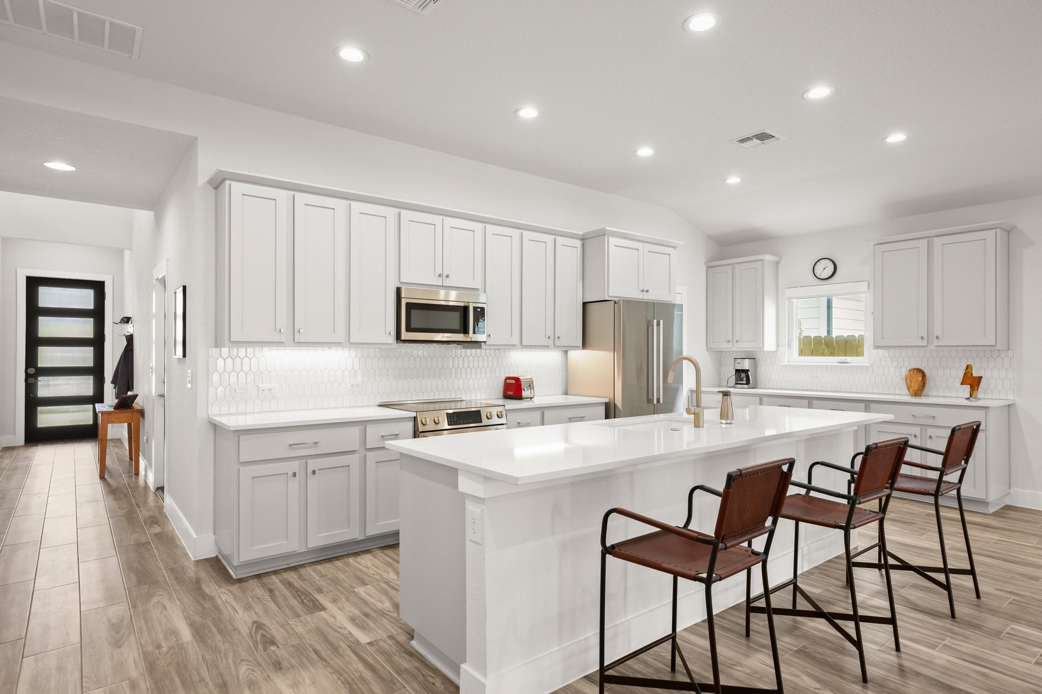 9825 Evening Canopy Dr, Manor, TX 78653