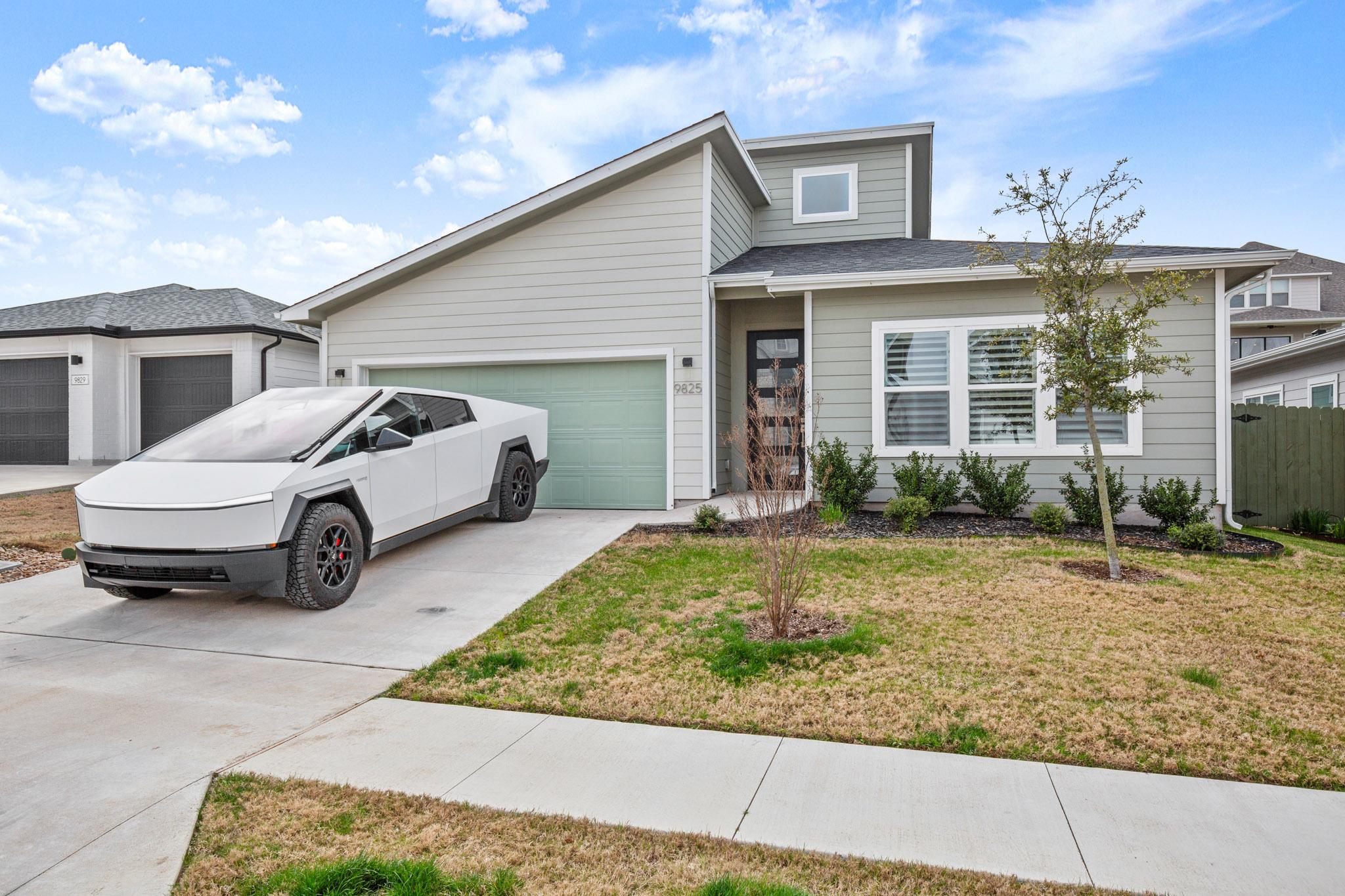 9825 Evening Canopy Dr, Manor, TX 78653