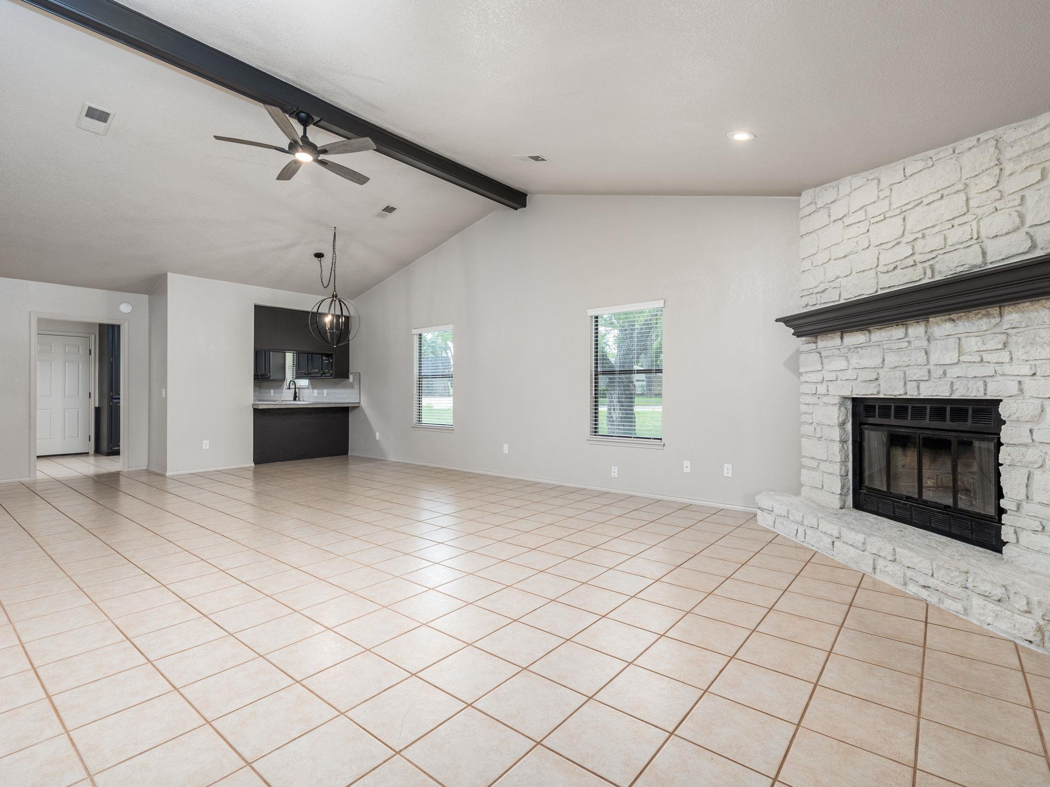 26 Fairway Ln, Meadowlakes, TX 78654