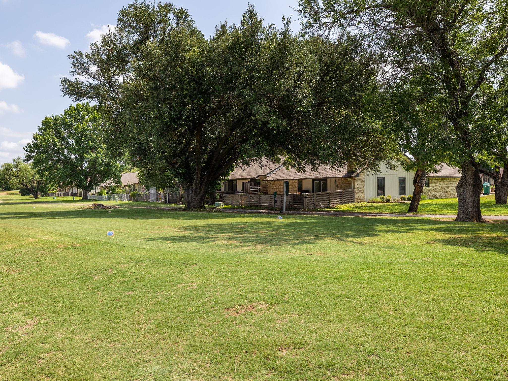 26 Fairway Ln, Meadowlakes, TX 78654