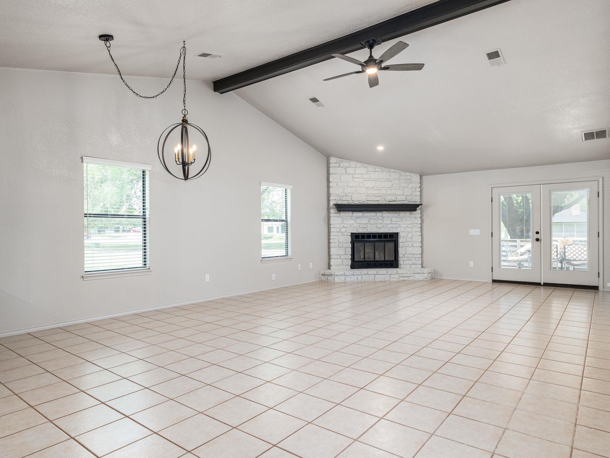 26 Fairway Ln, Meadowlakes, TX 78654