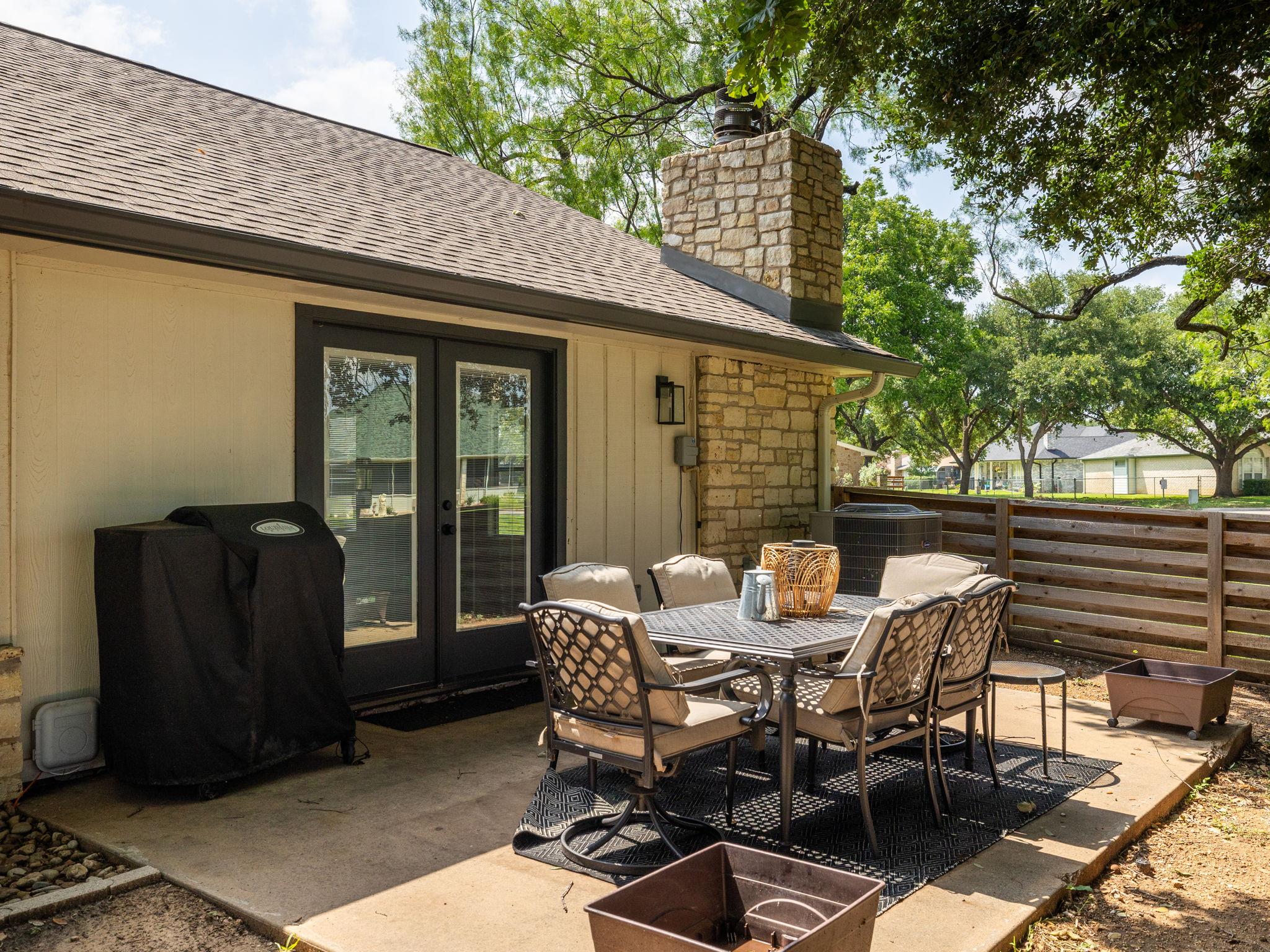 26 Fairway Ln, Meadowlakes, TX 78654