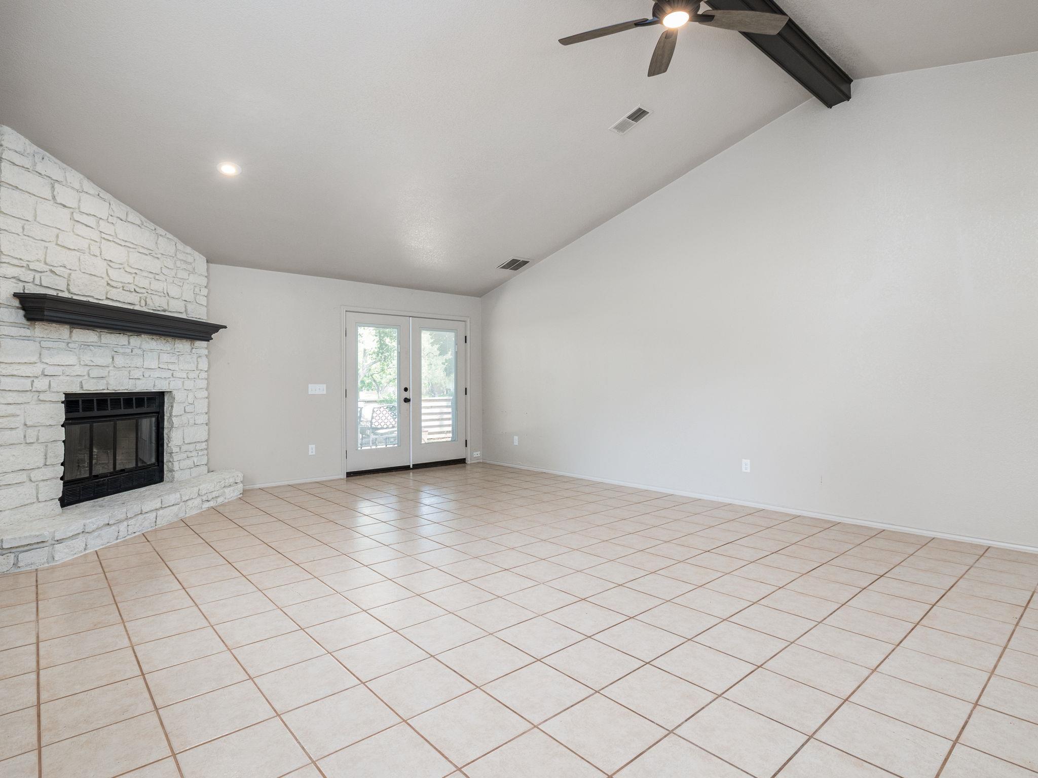 26 Fairway Ln, Meadowlakes, TX 78654