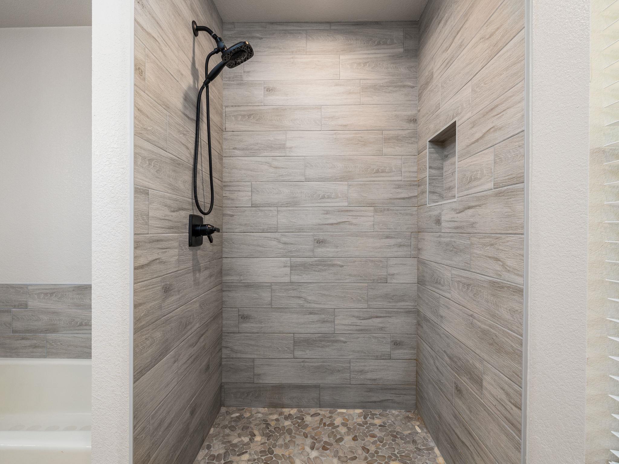 26 Fairway Ln, Meadowlakes, TX 78654