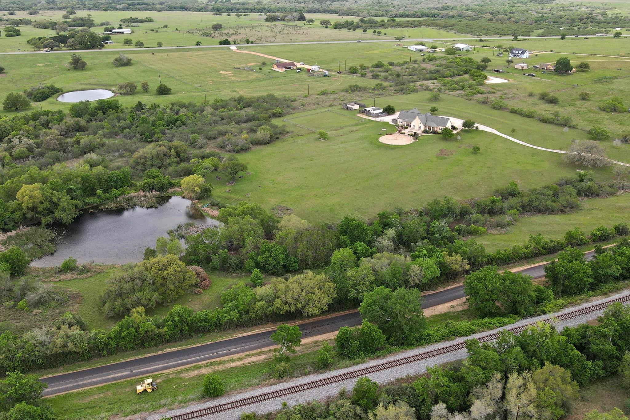 5904 Old Yoakum Rd, Cuero, TX 77954