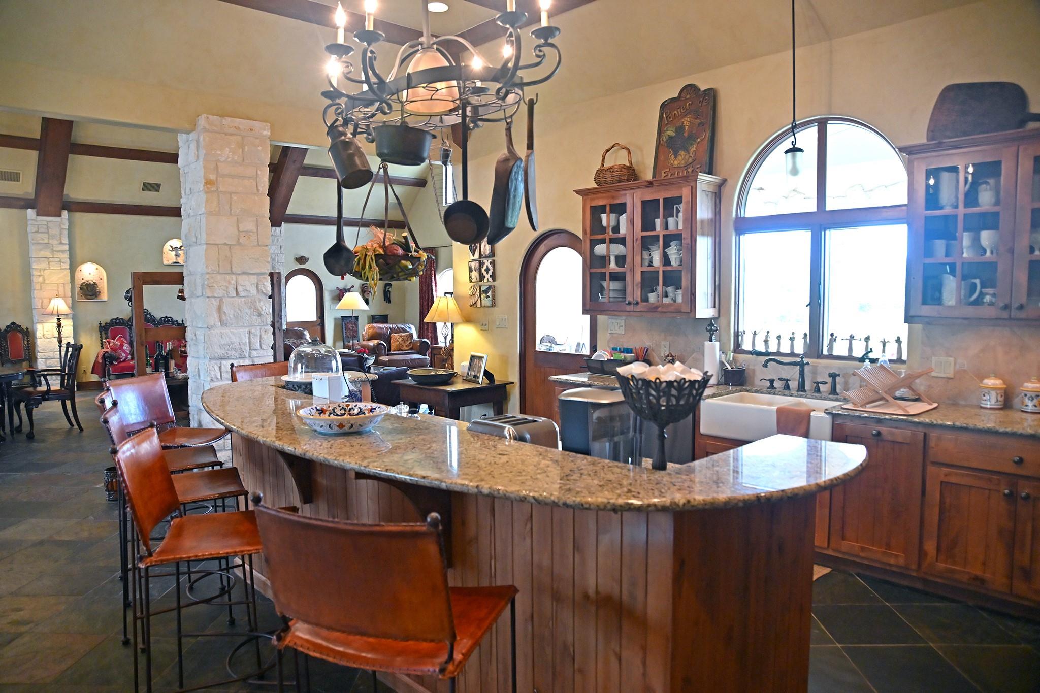 5904 Old Yoakum Rd, Cuero, TX 77954