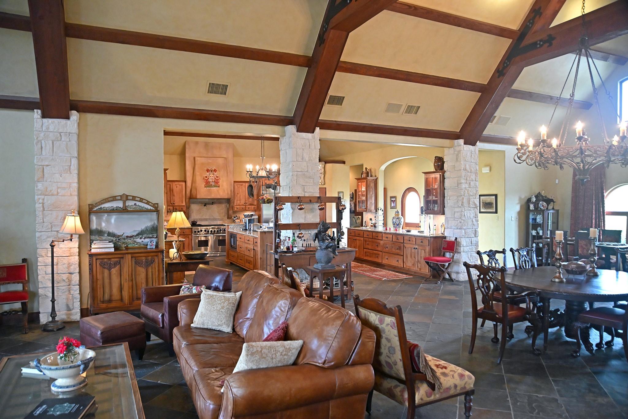 5904 Old Yoakum Rd, Cuero, TX 77954