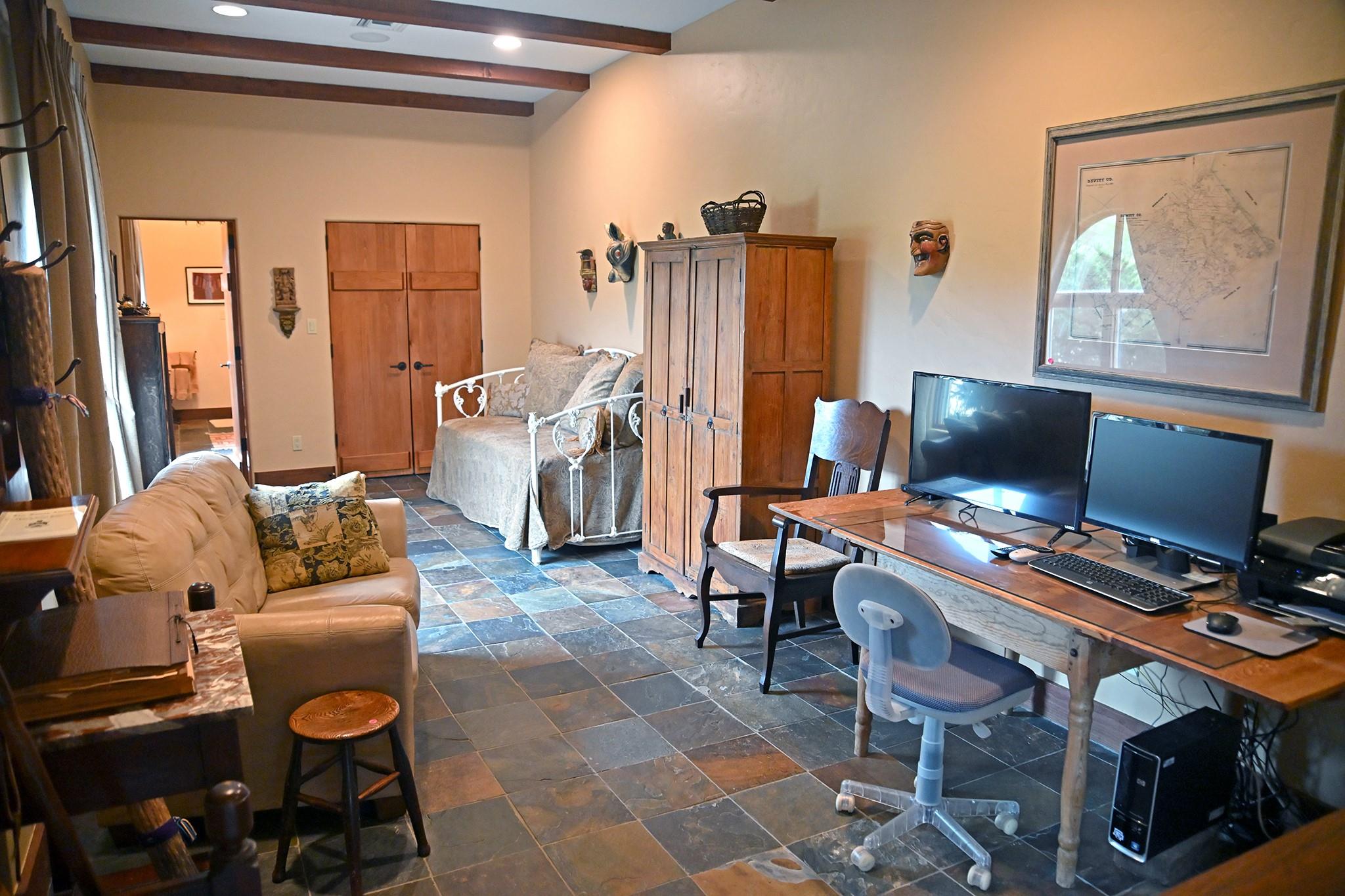 5904 Old Yoakum Rd, Cuero, TX 77954