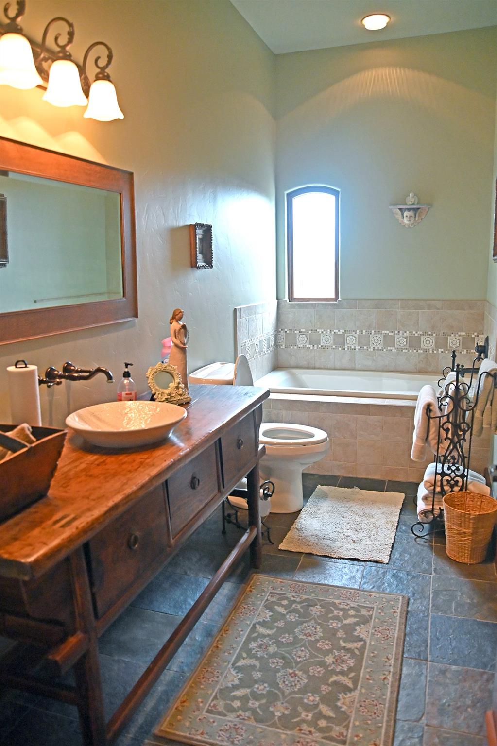 5904 Old Yoakum Rd, Cuero, TX 77954