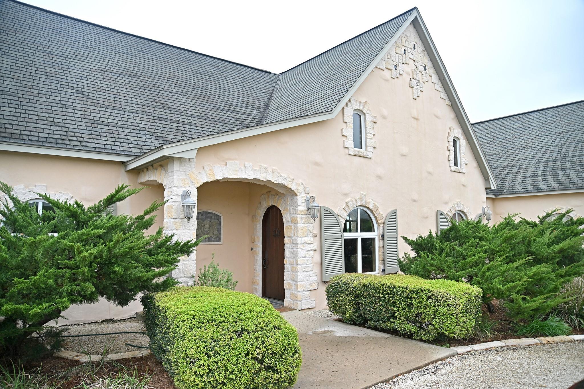 5904 Old Yoakum Rd, Cuero, TX 77954