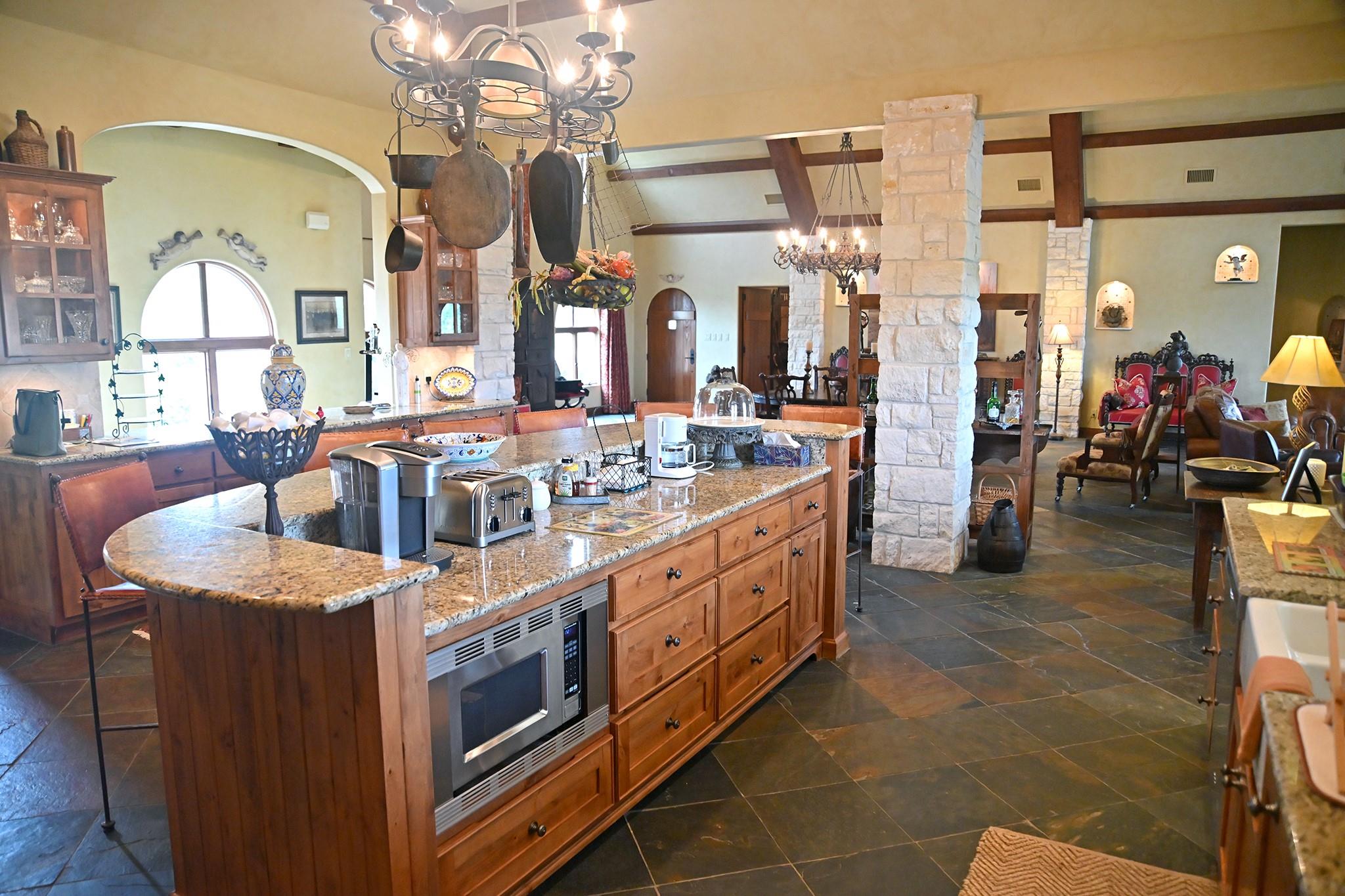 5904 Old Yoakum Rd, Cuero, TX 77954