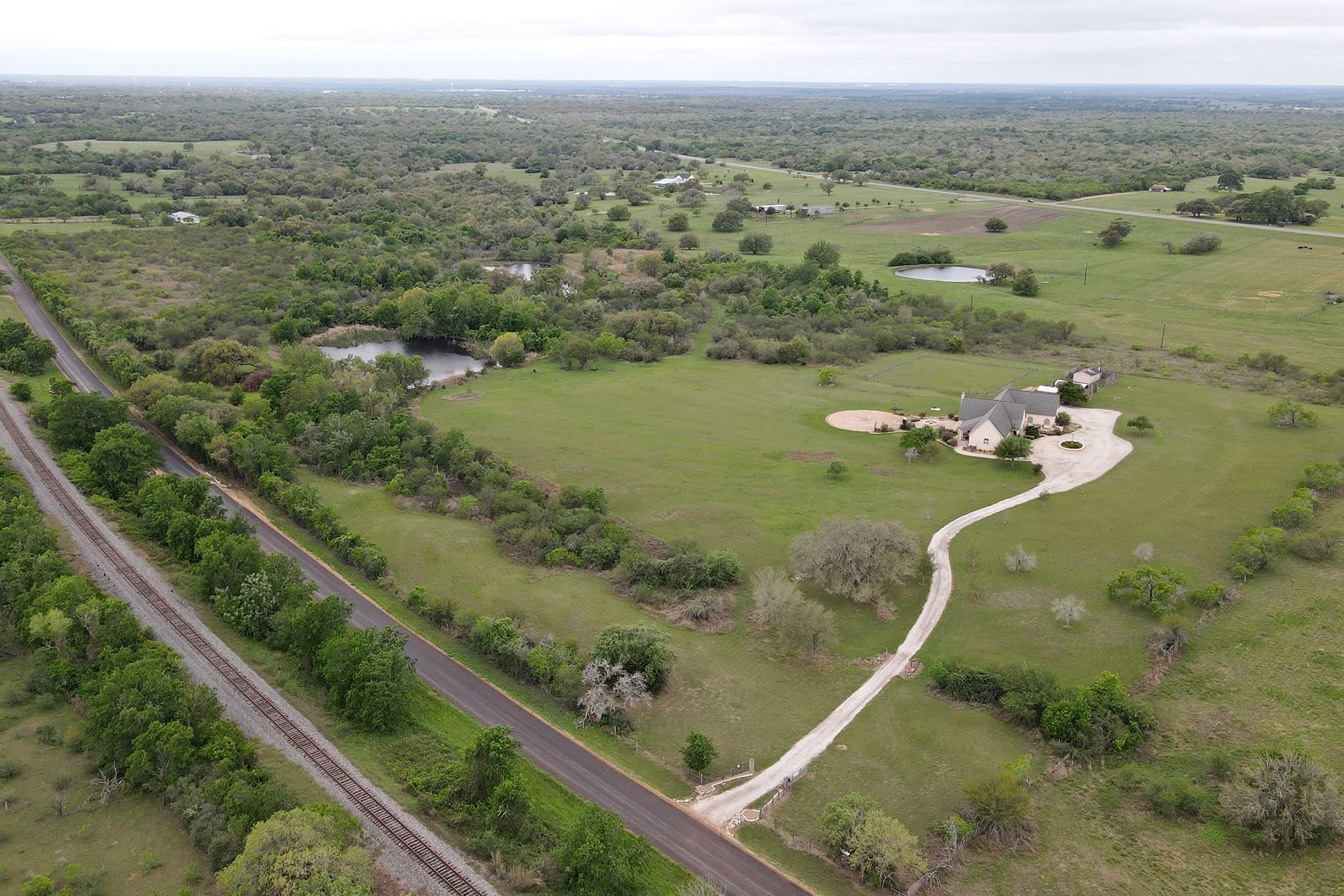 5904 Old Yoakum Rd, Cuero, TX 77954