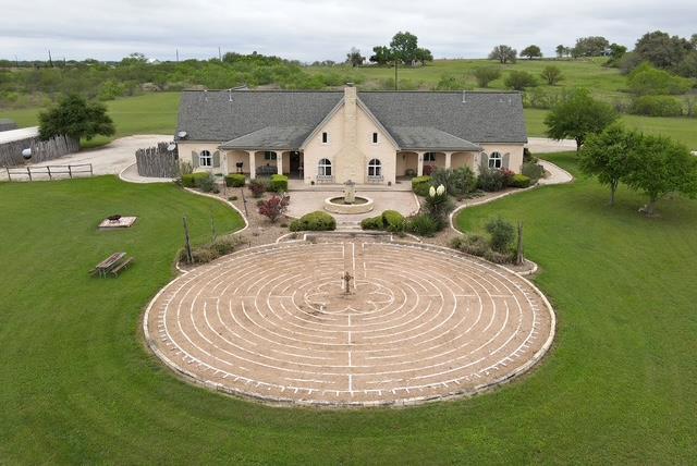 5904 Old Yoakum Rd, Cuero, TX 77954