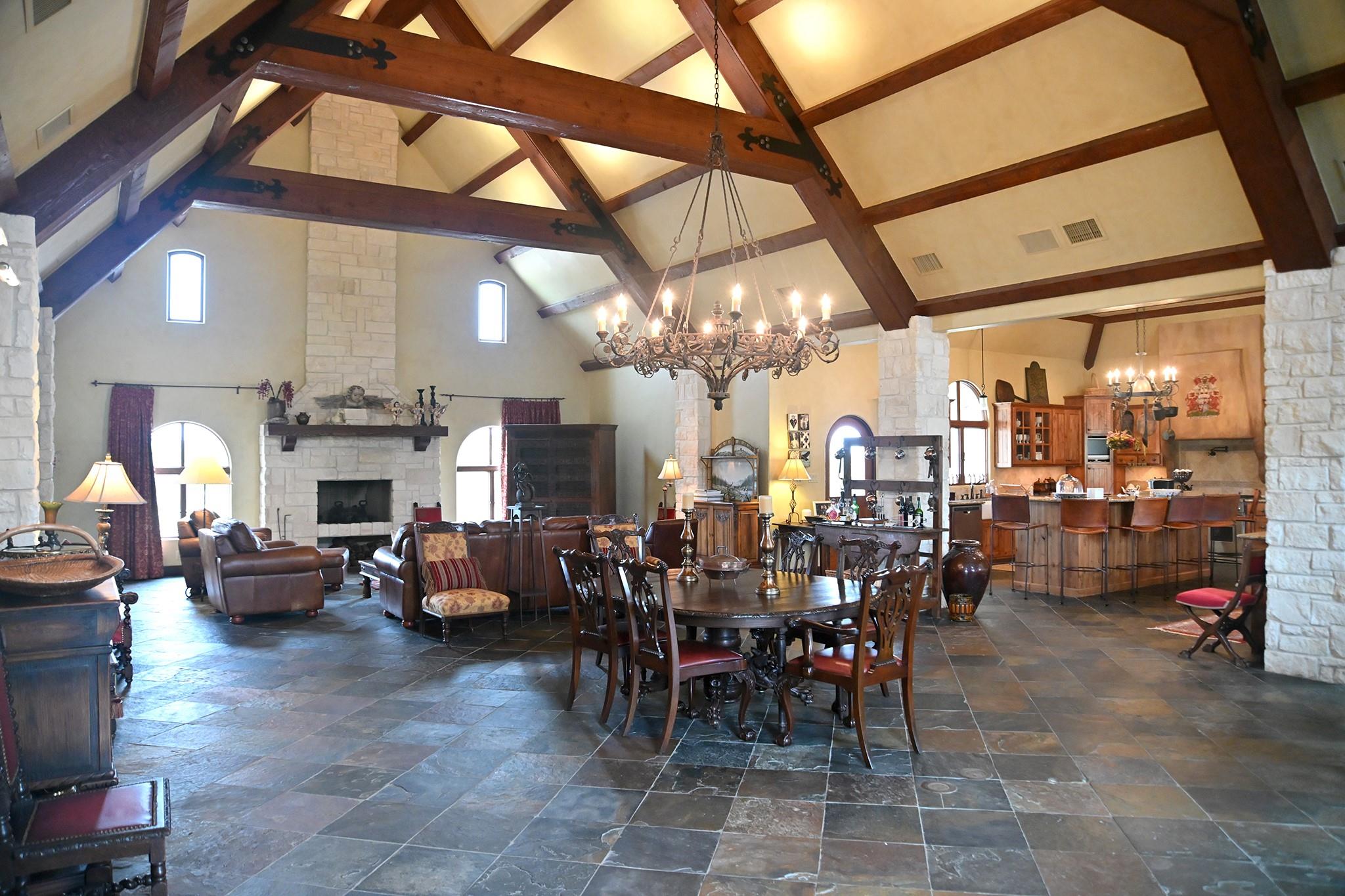 5904 Old Yoakum Rd, Cuero, TX 77954