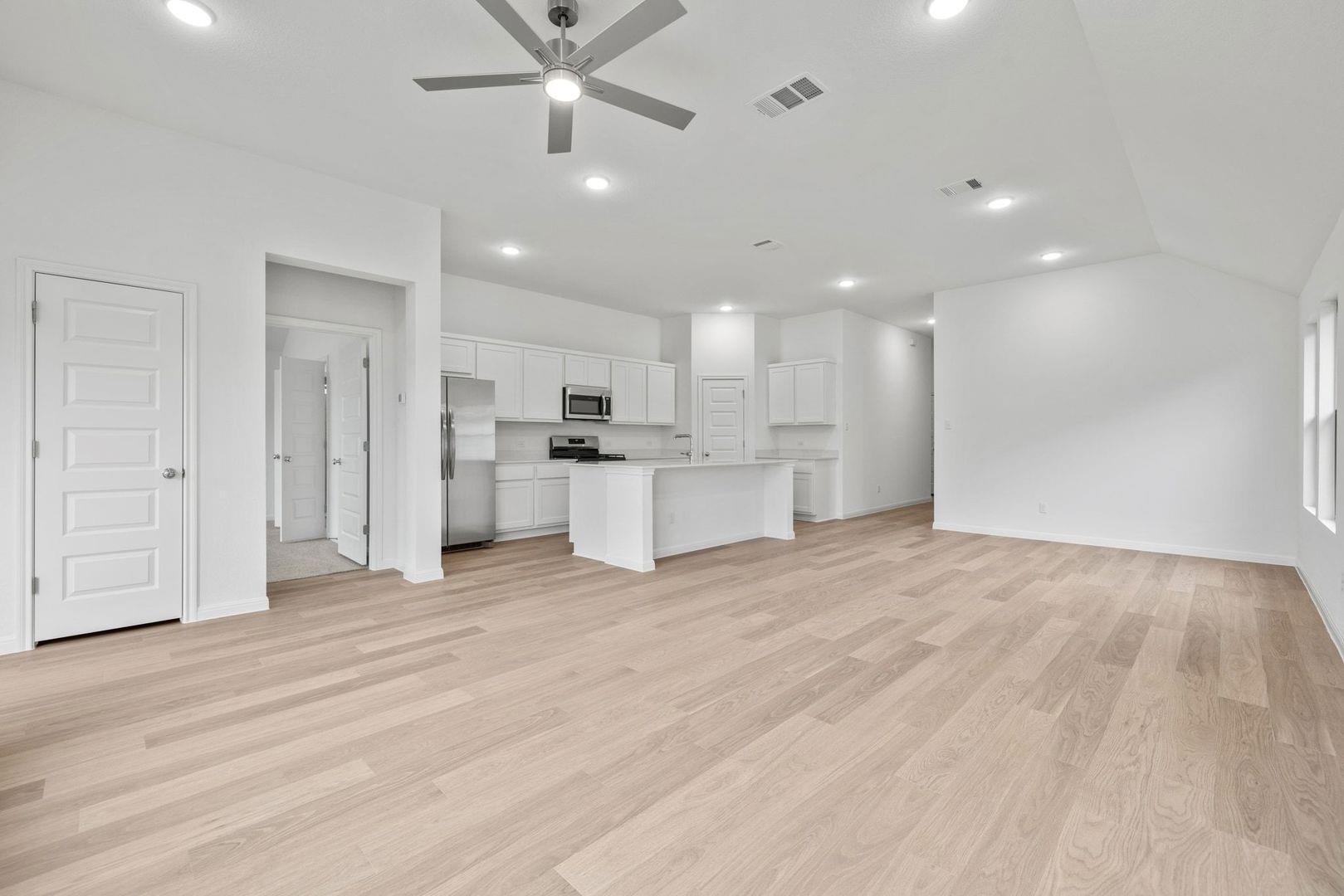 200 Hidalgo Ln, Elgin, TX 78621